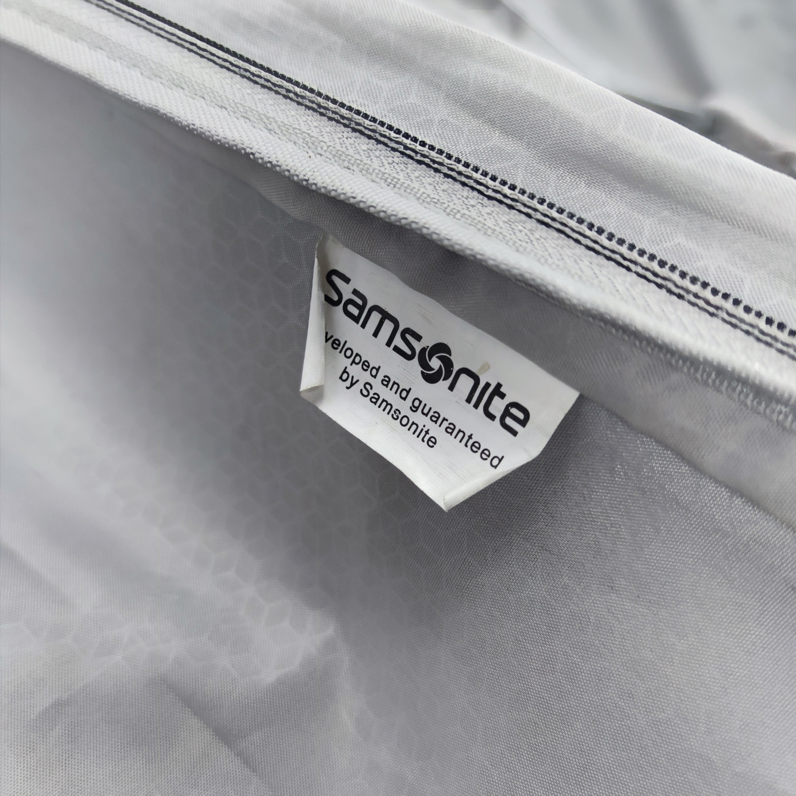 Samsonite NCS Klassik Spinner Lightweight Hardcase Luggage 26 Inch