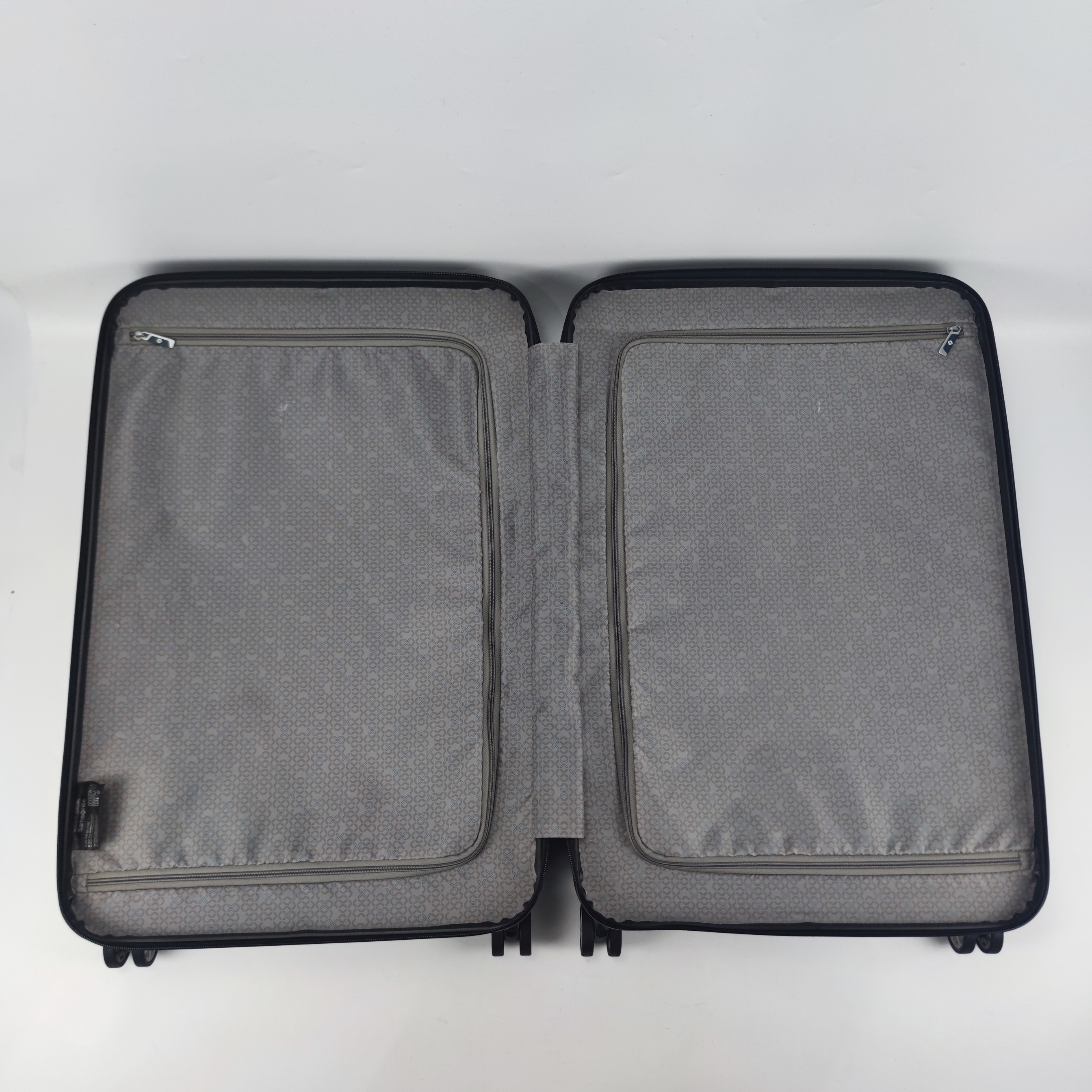 Samsonite Aspero Lightweight Spinner Hardcase Luggage 26 Black
