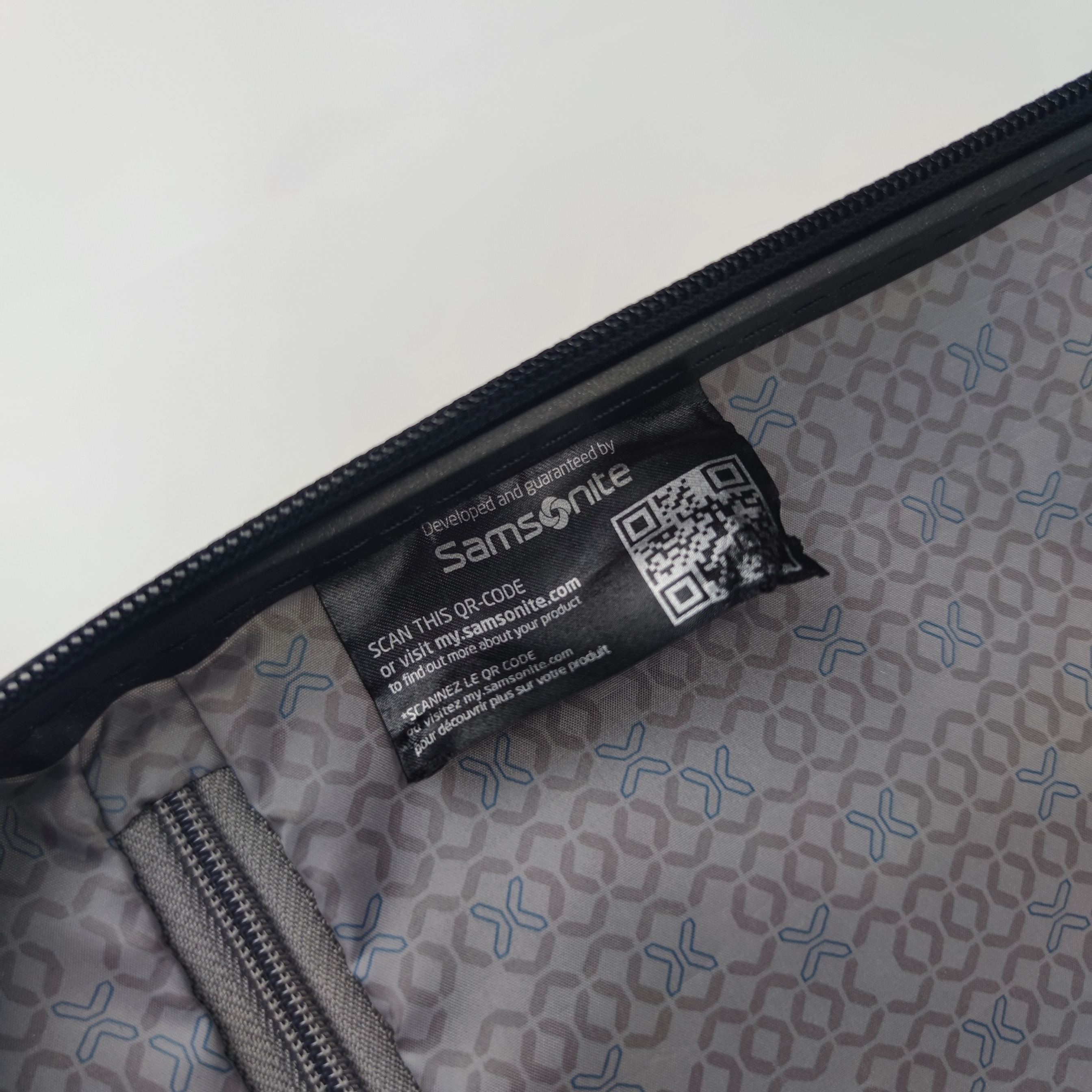 Samsonite Aspero Lightweight Spinner Hardcase Luggage 26 Black