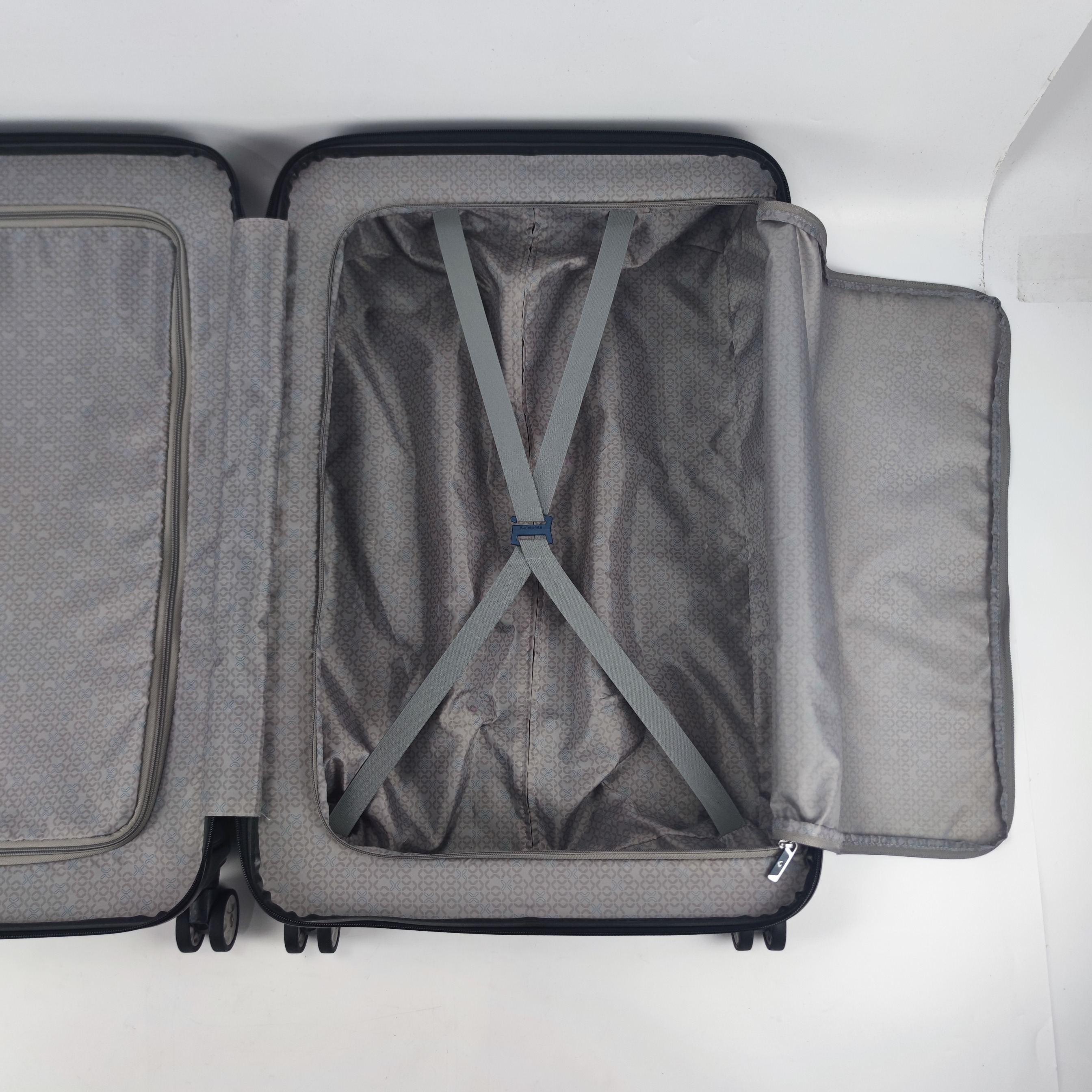 Samsonite Aspero Lightweight Spinner Hardcase Luggage 26 Black