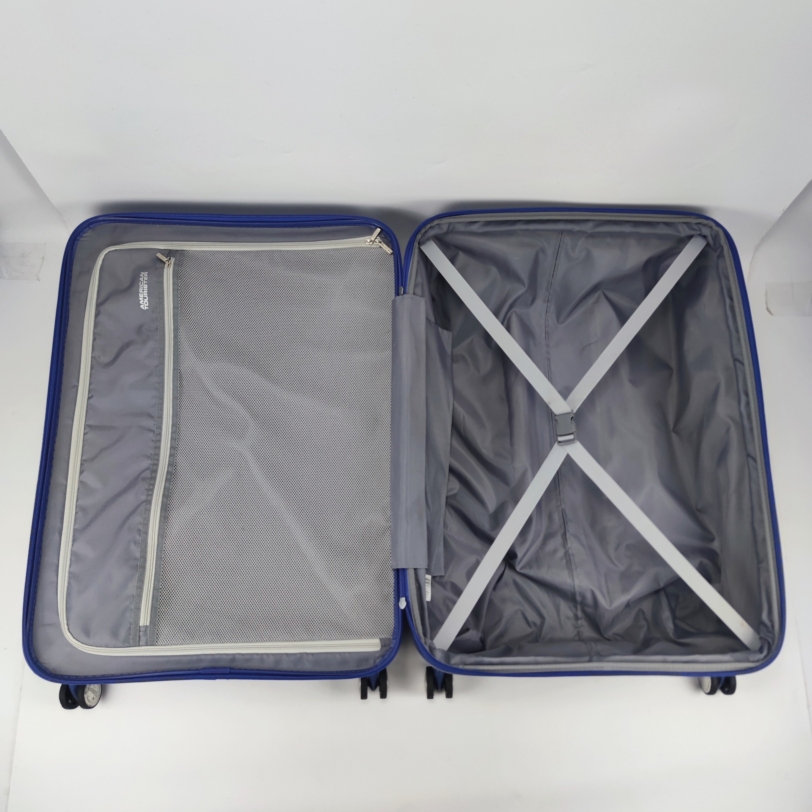 American Tourister Curio Soundbox Spinner Hardcase Luggage 30 Inch Navy 