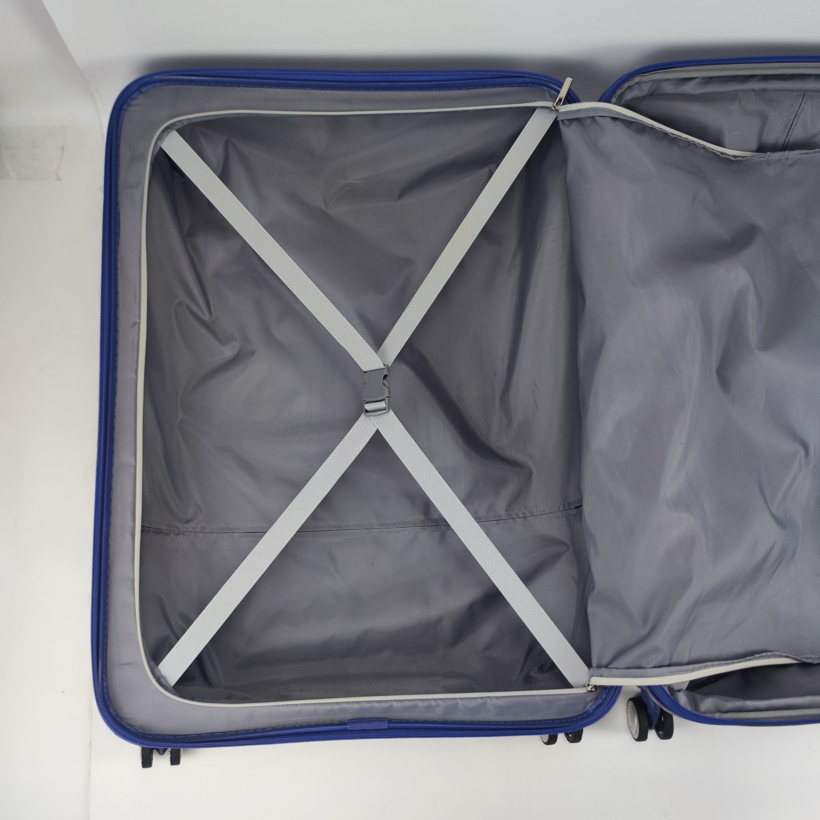 American Tourister Curio Soundbox Spinner Hardcase Luggage 30 Inch Navy 