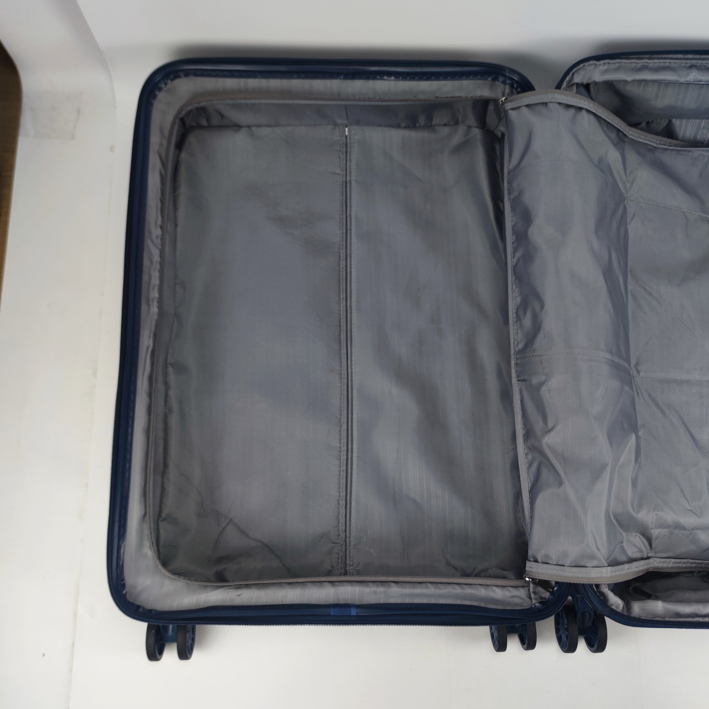 Echolac Los Angeles Spinner Hardcase Luggage 28 Inch