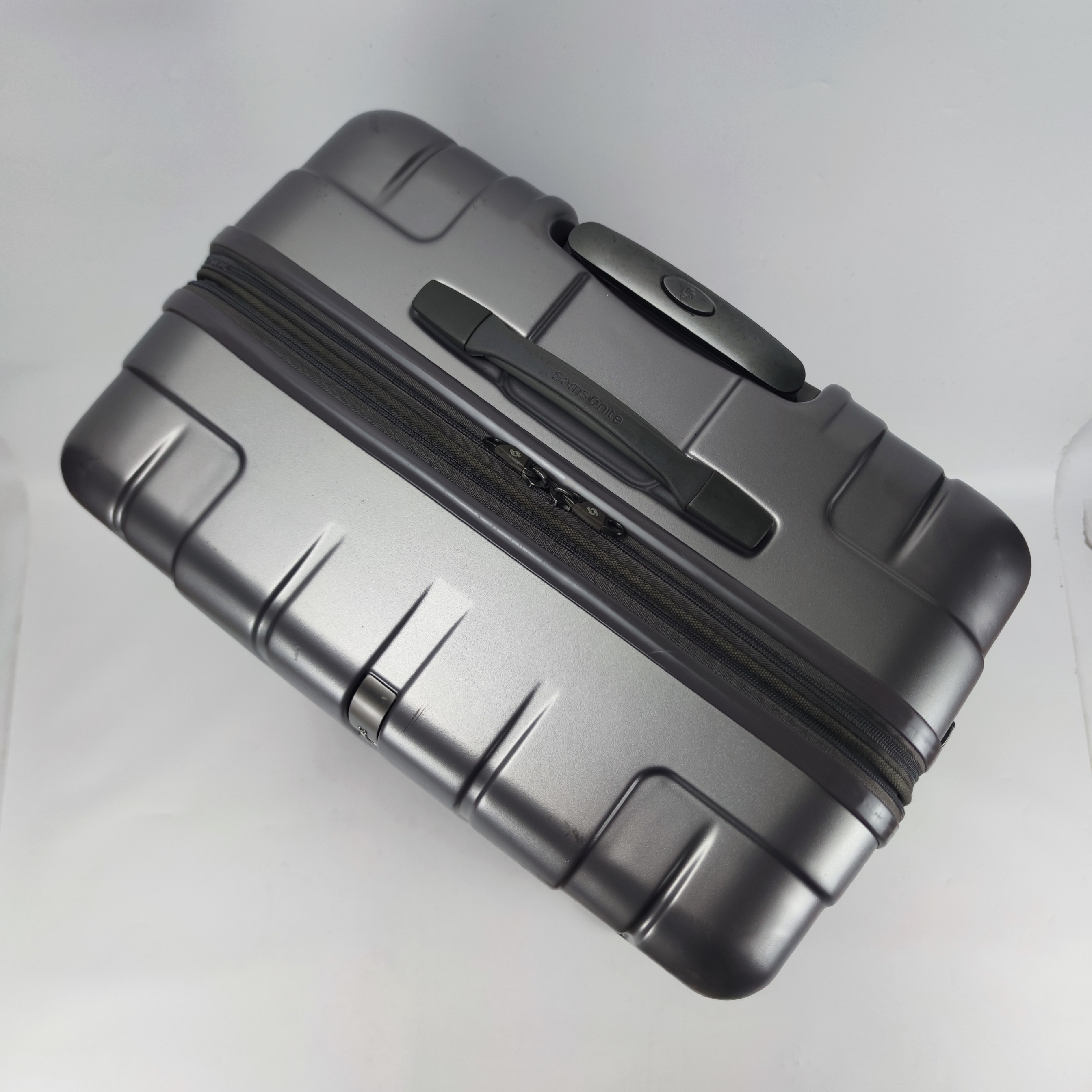 Samsonite NIAR Spinner Hardcase Luggage 28 Inch