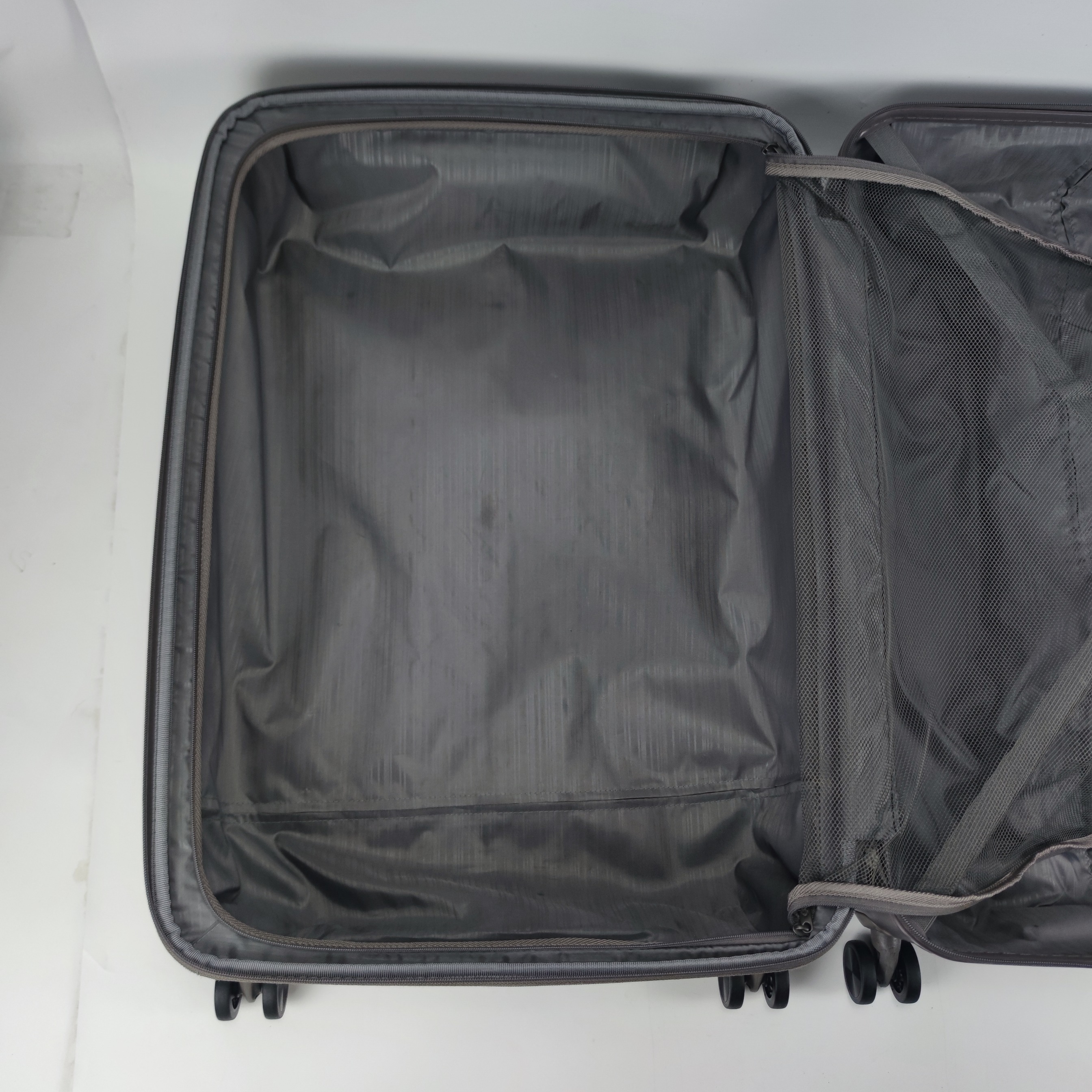 Samsonite NIAR Spinner Hardcase Luggage 28 Inch