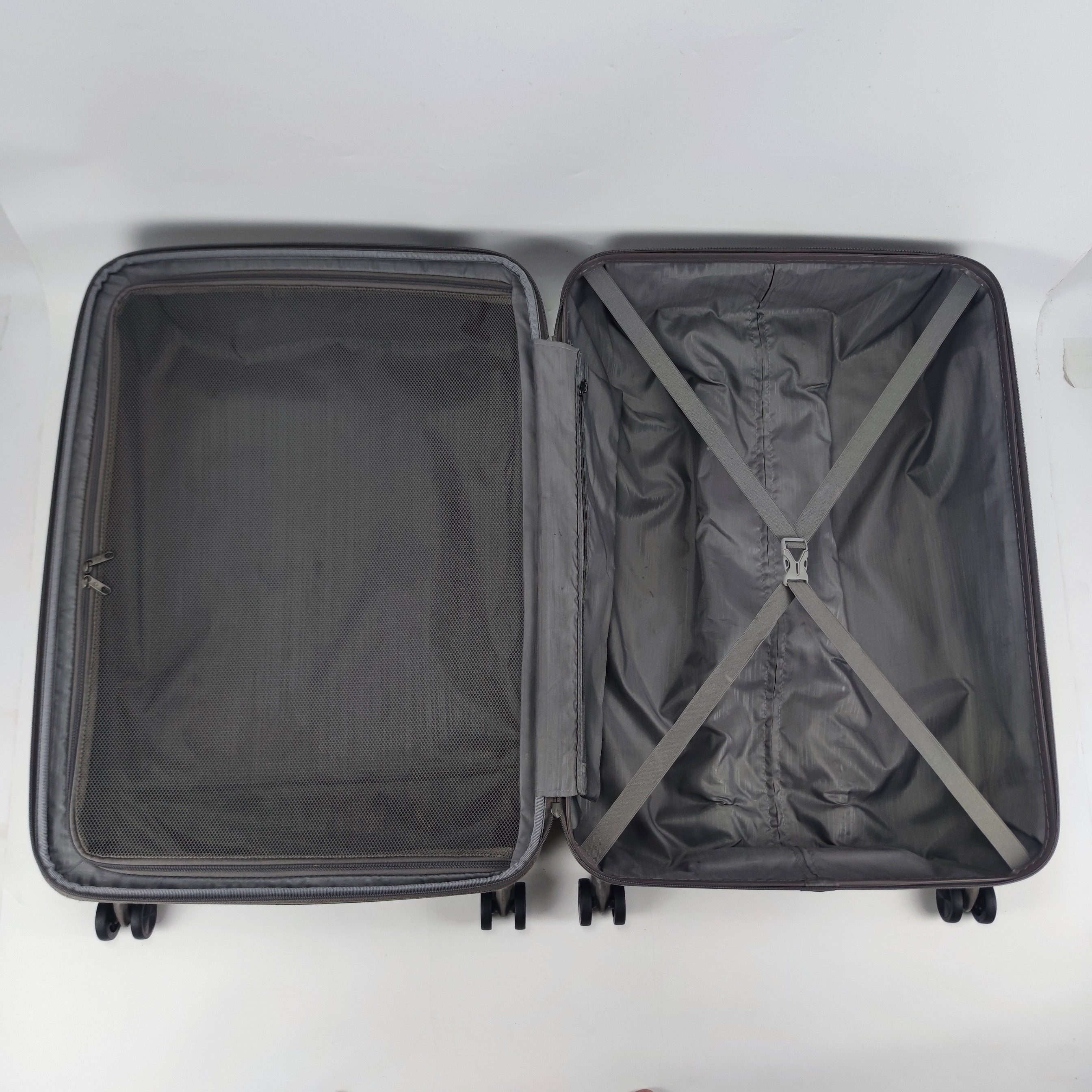 Samsonite NIAR Spinner Hardcase Luggage 28 Inch