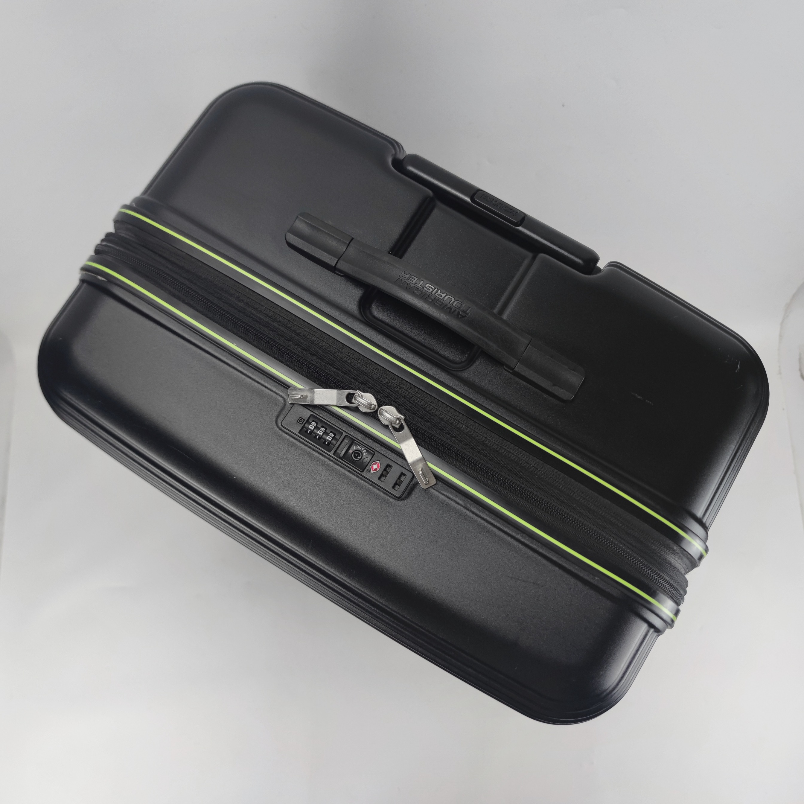American Tourister Hypebeat Spinner Hardcase Luggage 28 Inch 