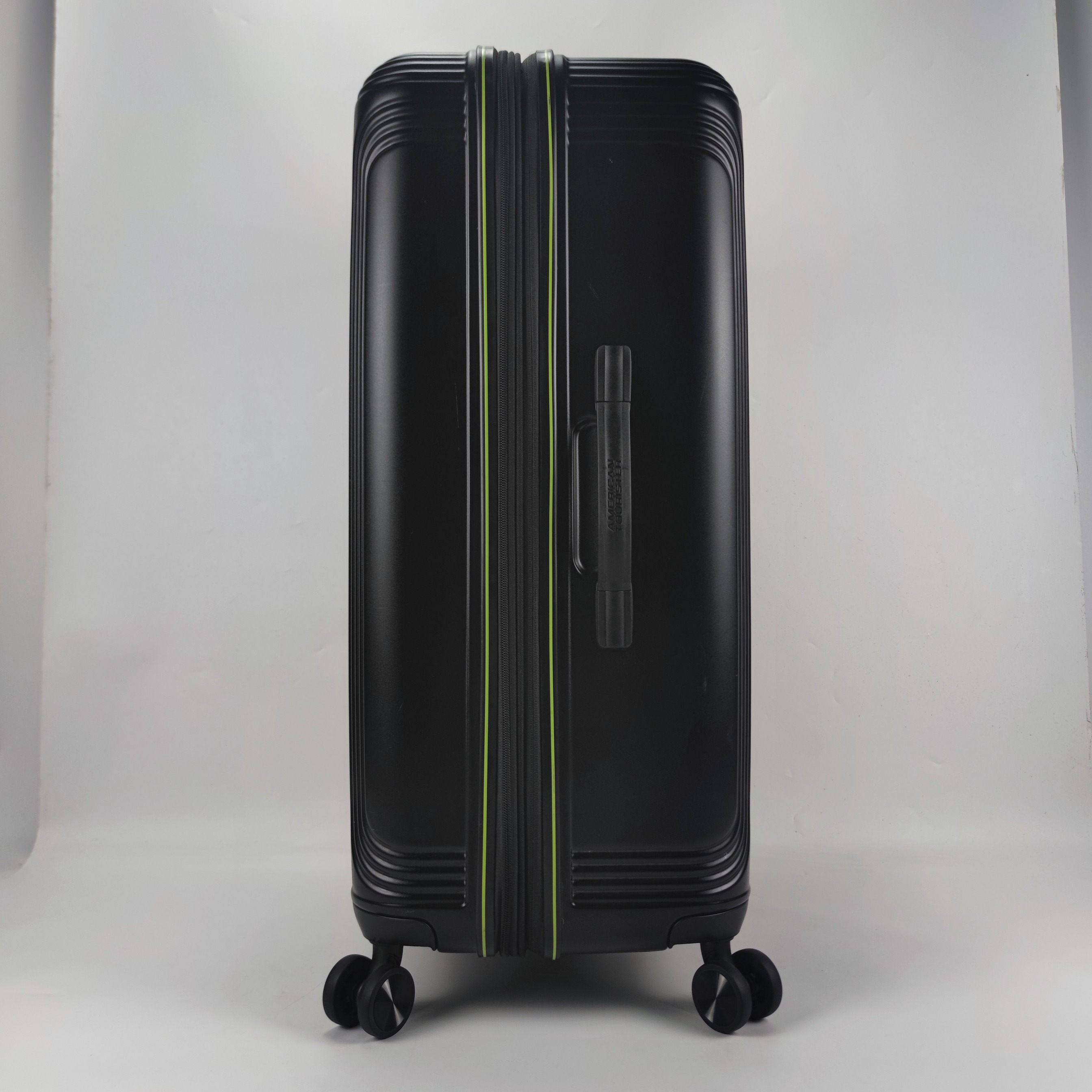 American Tourister Hypebeat Spinner Hardcase Luggage 28 Inch 