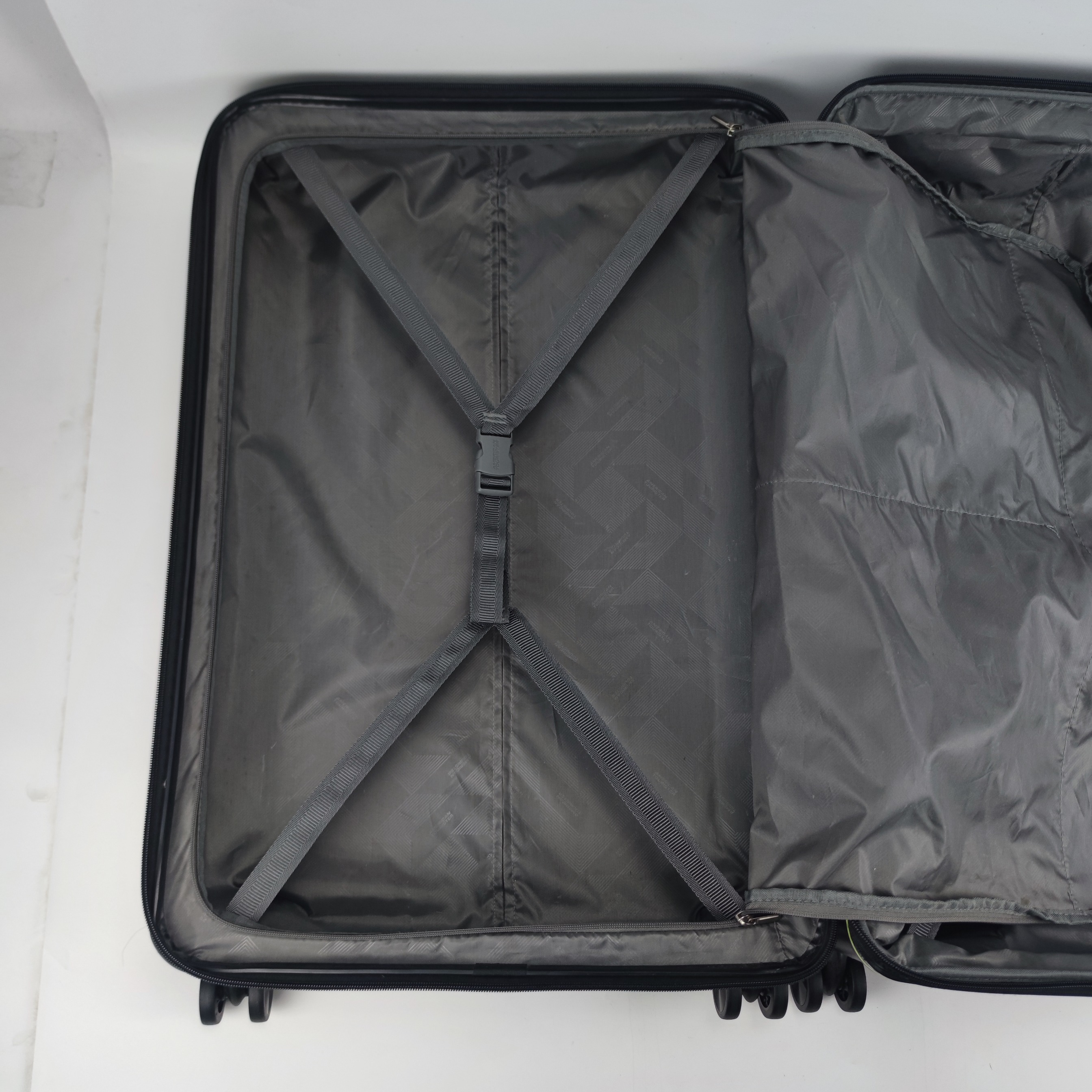 American Tourister Hypebeat Spinner Hardcase Luggage 28 Inch 