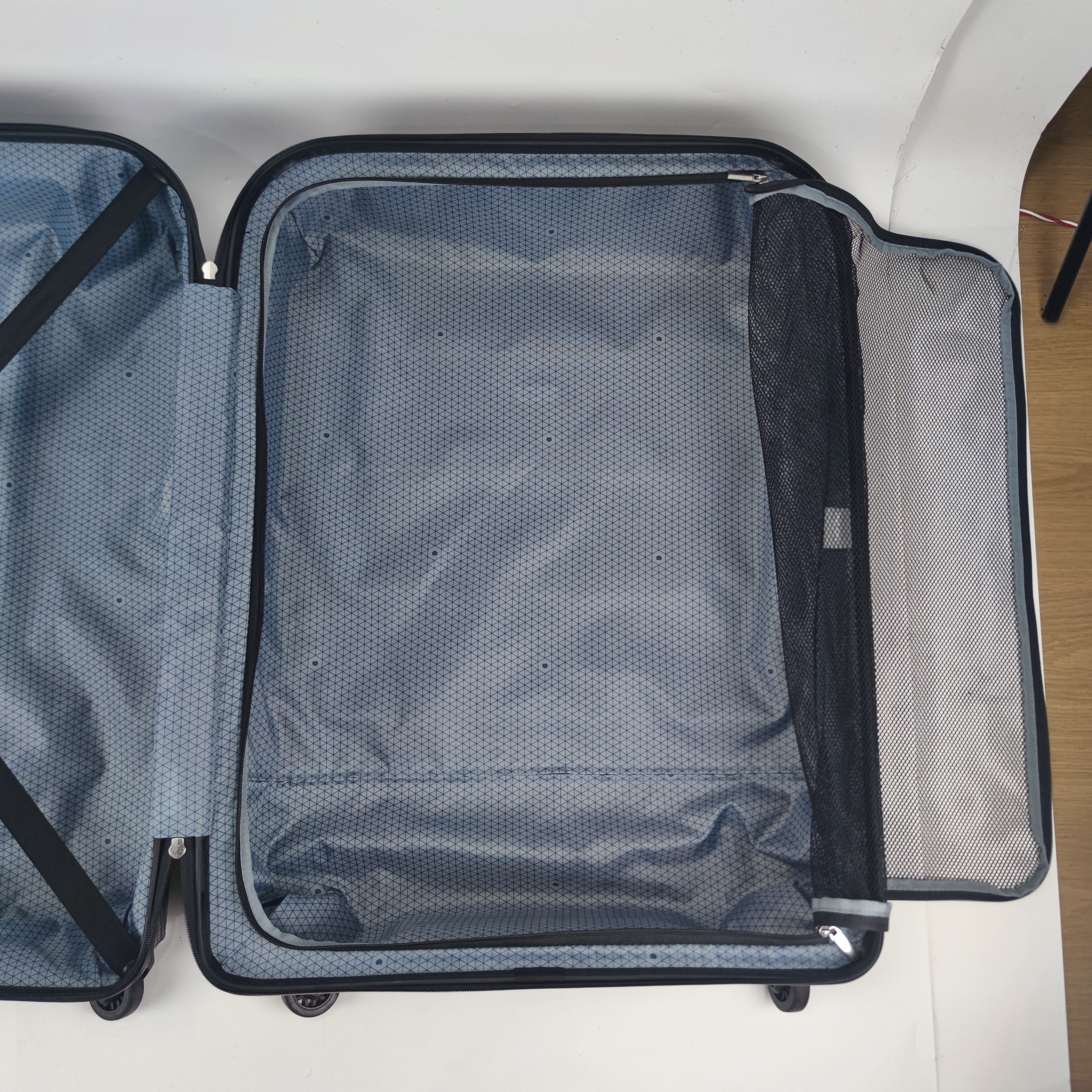Delsey Binalong Hardcase Luggage 28 Inch Black