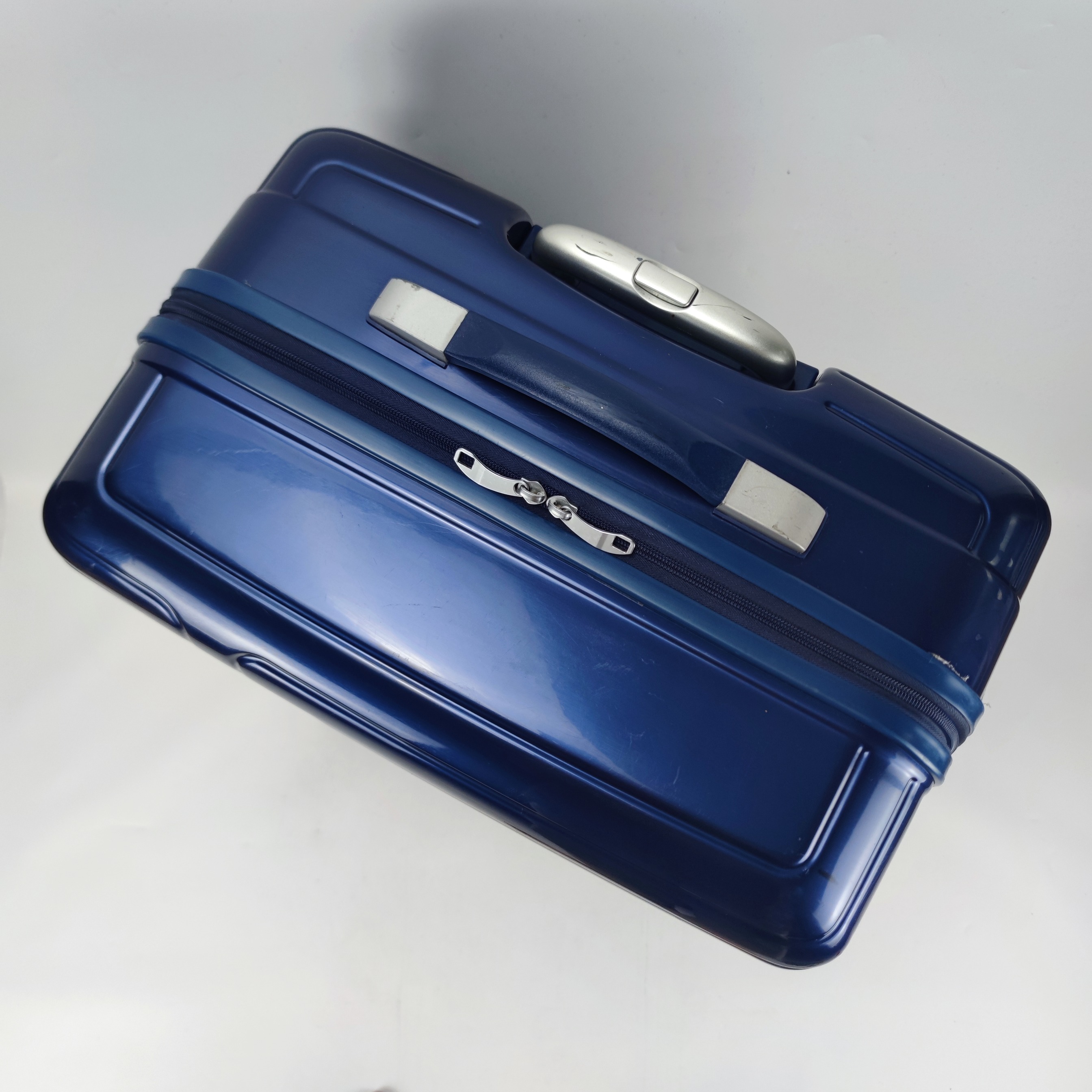 American Tourister Dartz Spinner Hardcase Luggage 28 Inch