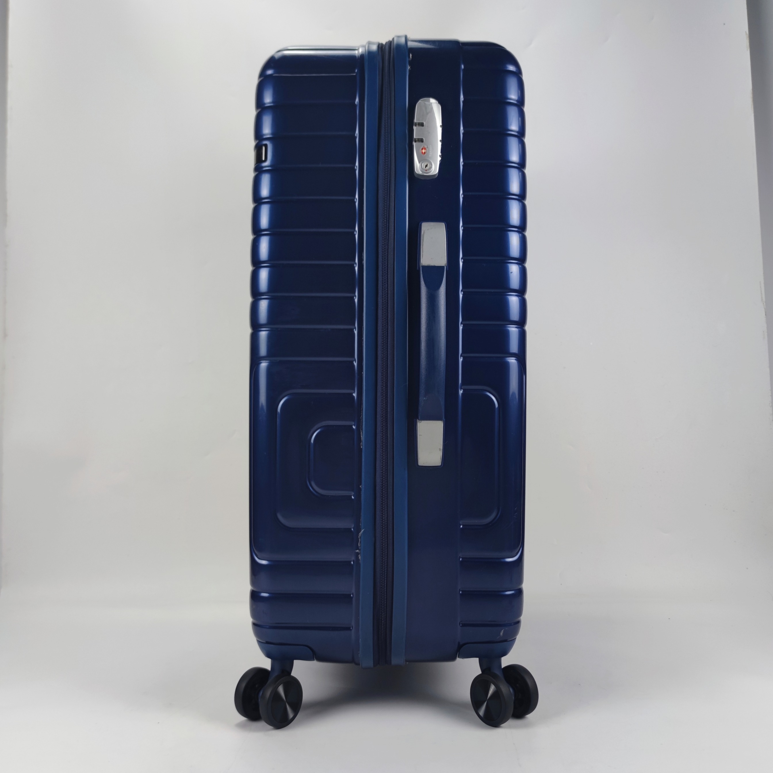 American Tourister Dartz Spinner Hardcase Luggage 28 Inch