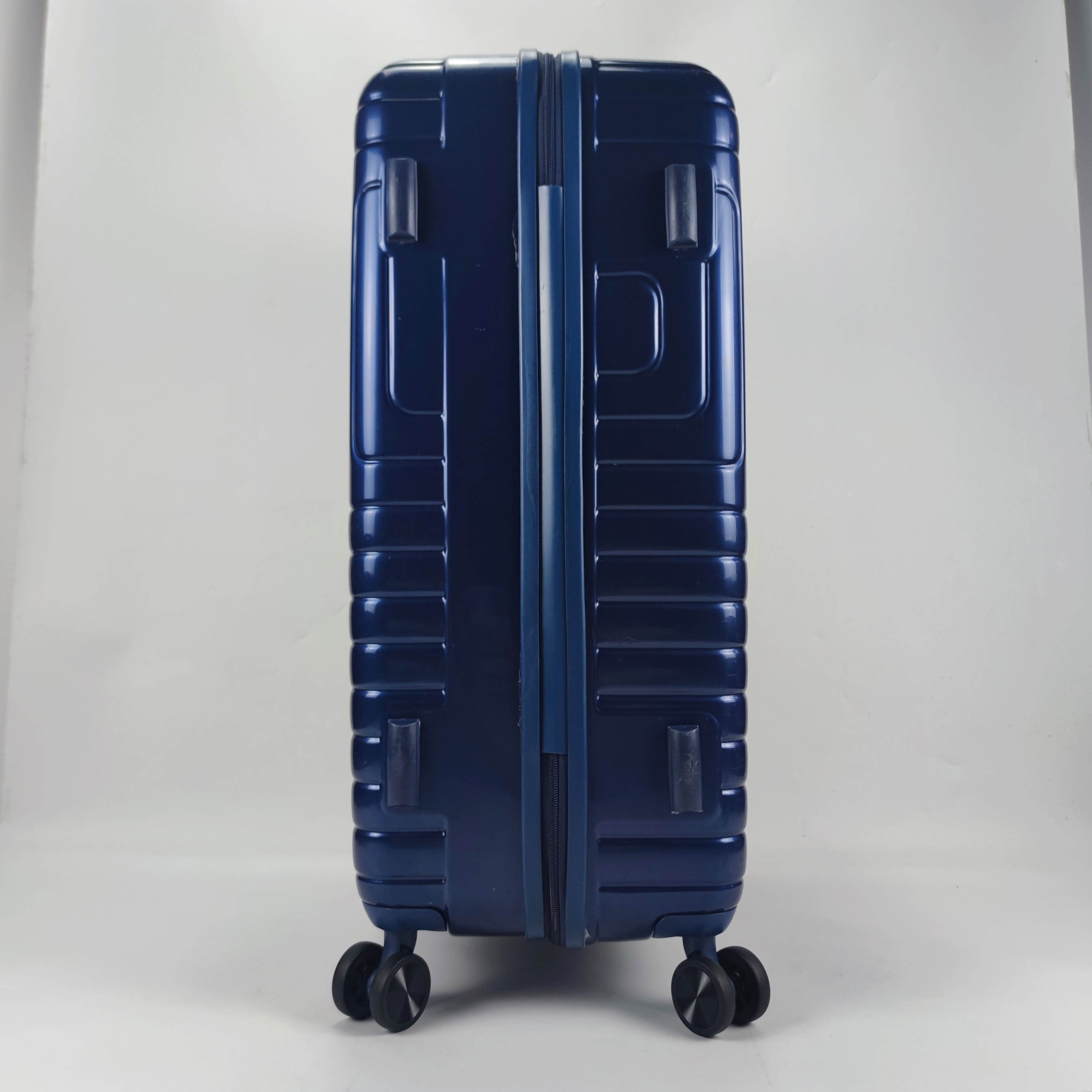 American Tourister Dartz Spinner Hardcase Luggage 28 Inch
