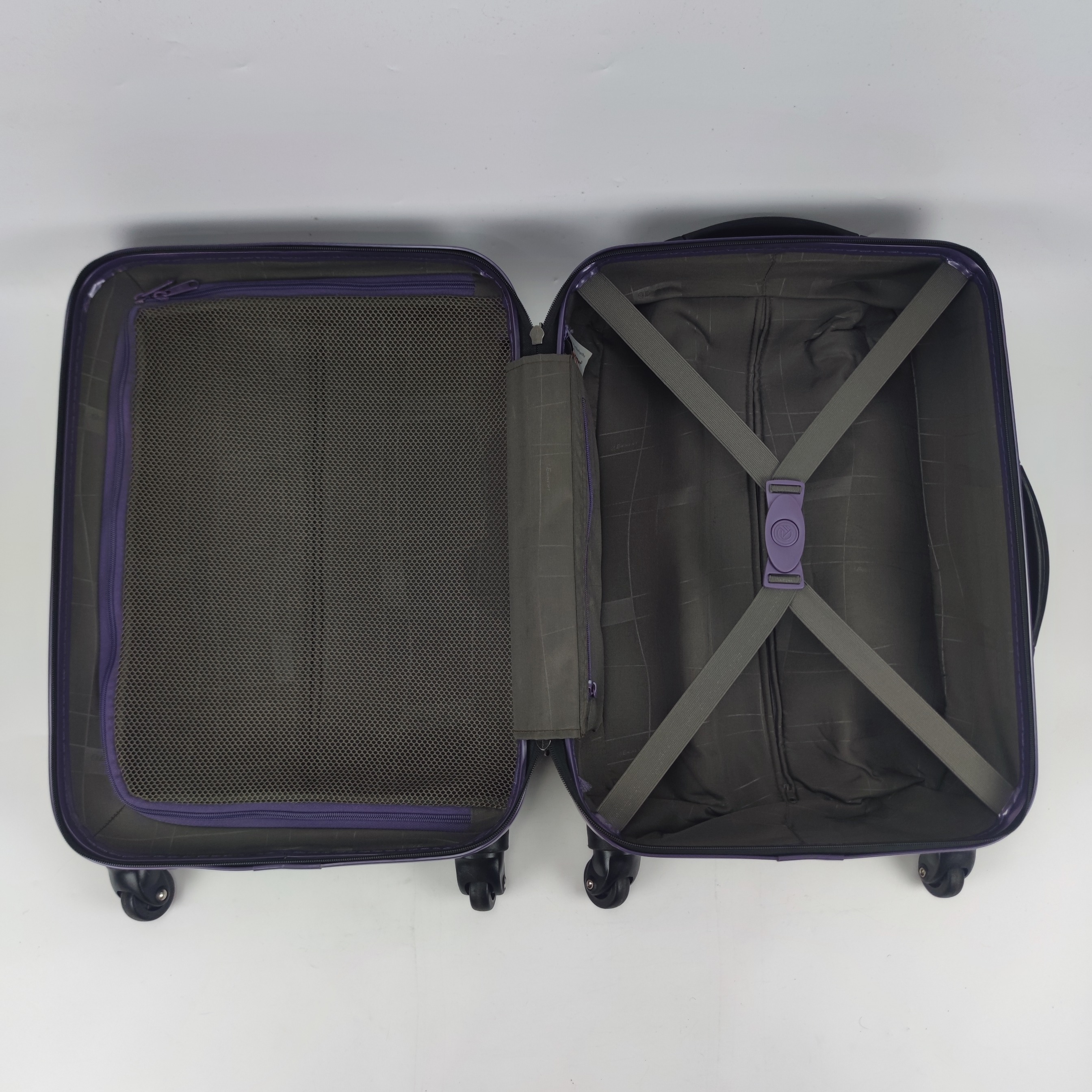 Eminent Lightweight Hardcase Luggage 20 Inch Purple