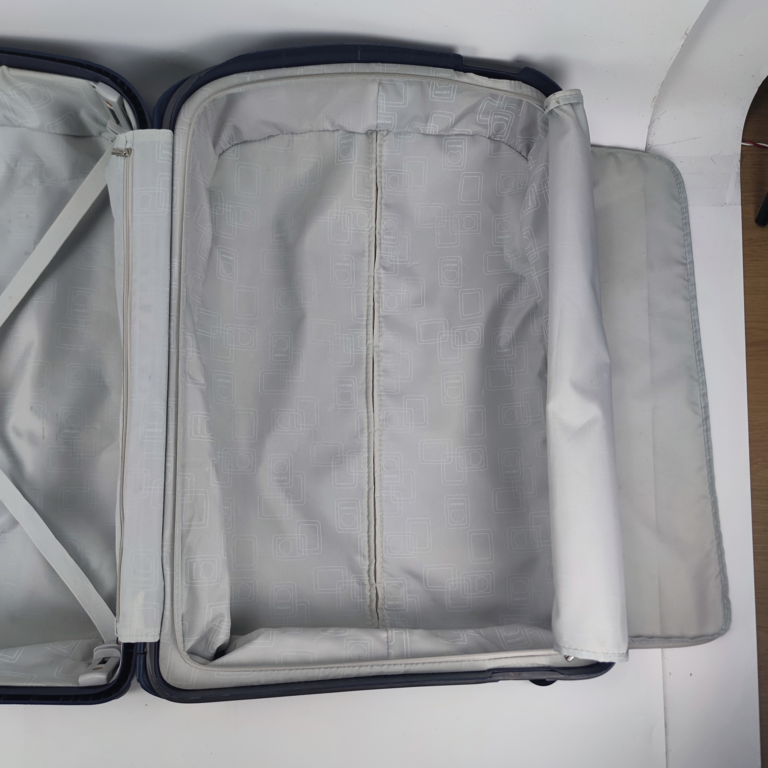 Delsey Belfort Hardcase Luggage 28 Inch Navy