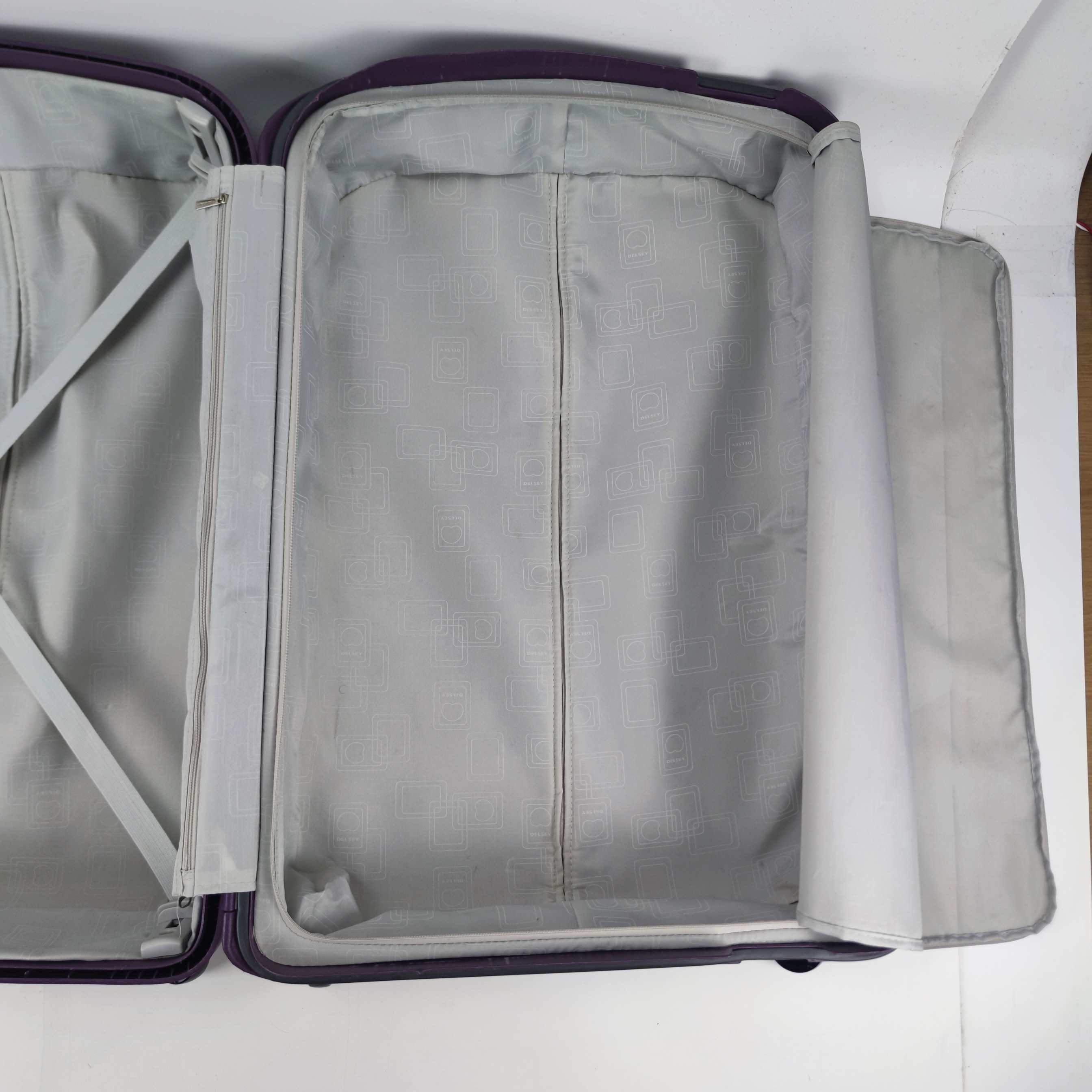 Delsey Belfort Hardcase Luggage 28 Inch Purple 