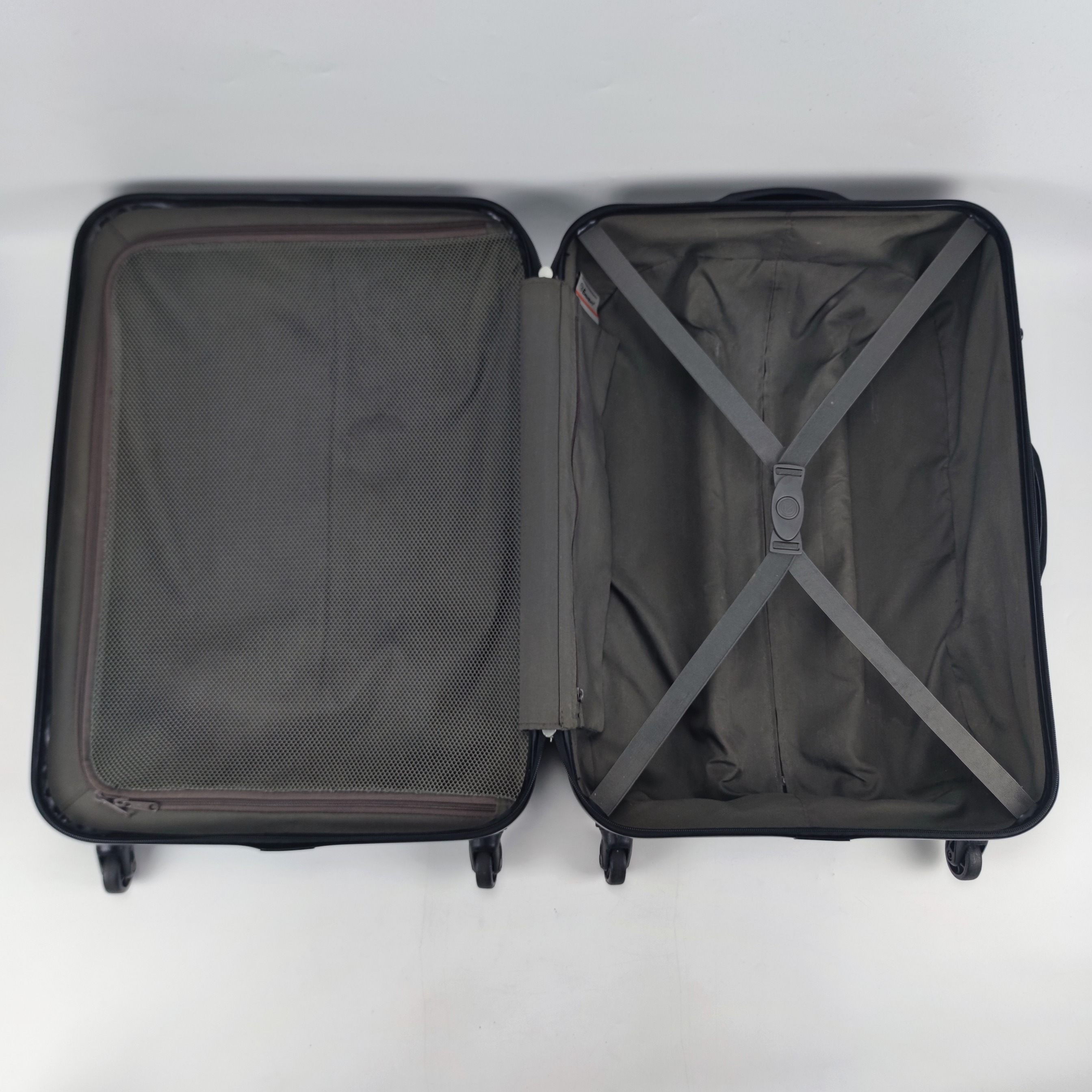 Eminent Lightweight Hardcase Luggage 26 Inch Black✔️