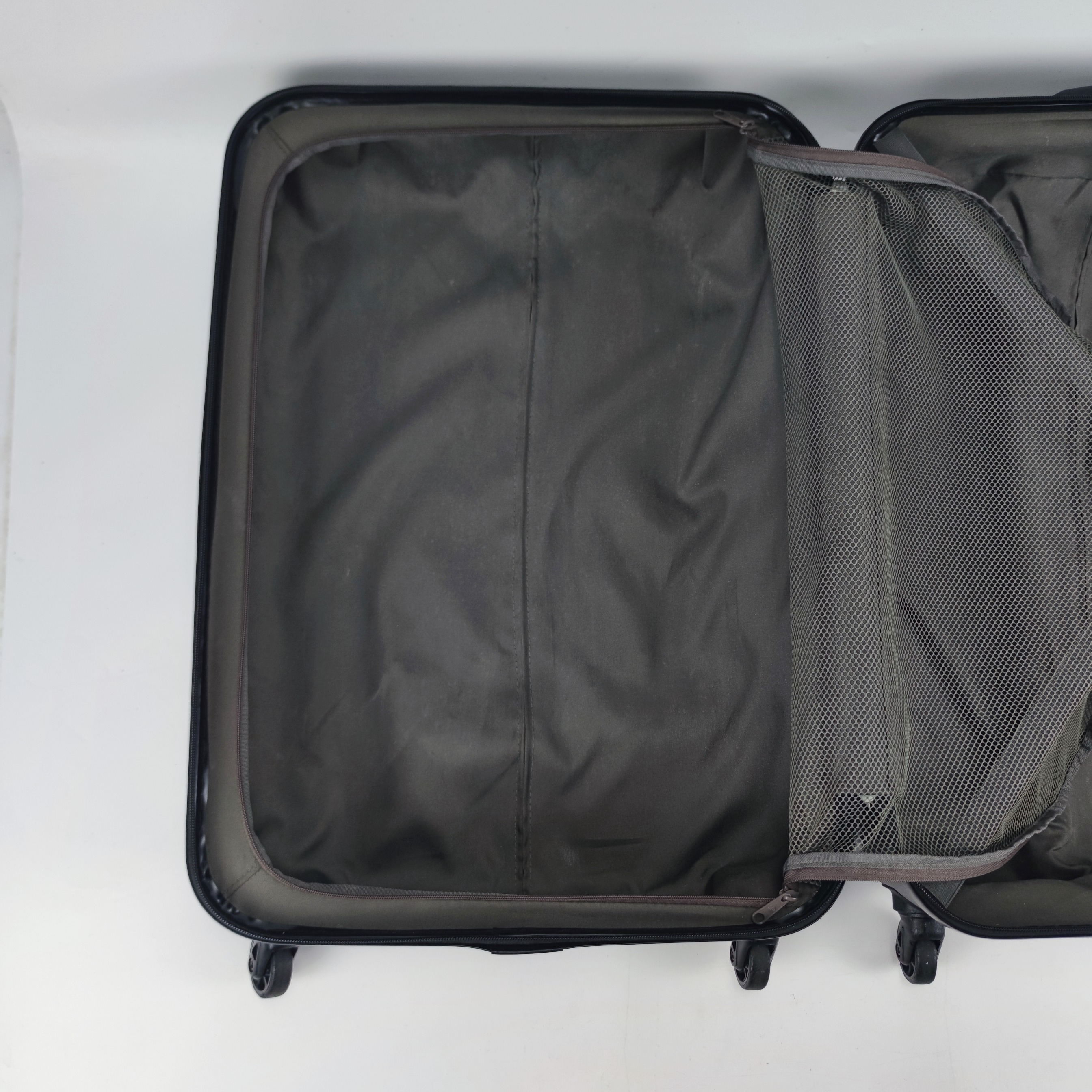 Eminent Lightweight Hardcase Luggage 26 Inch Black✔️