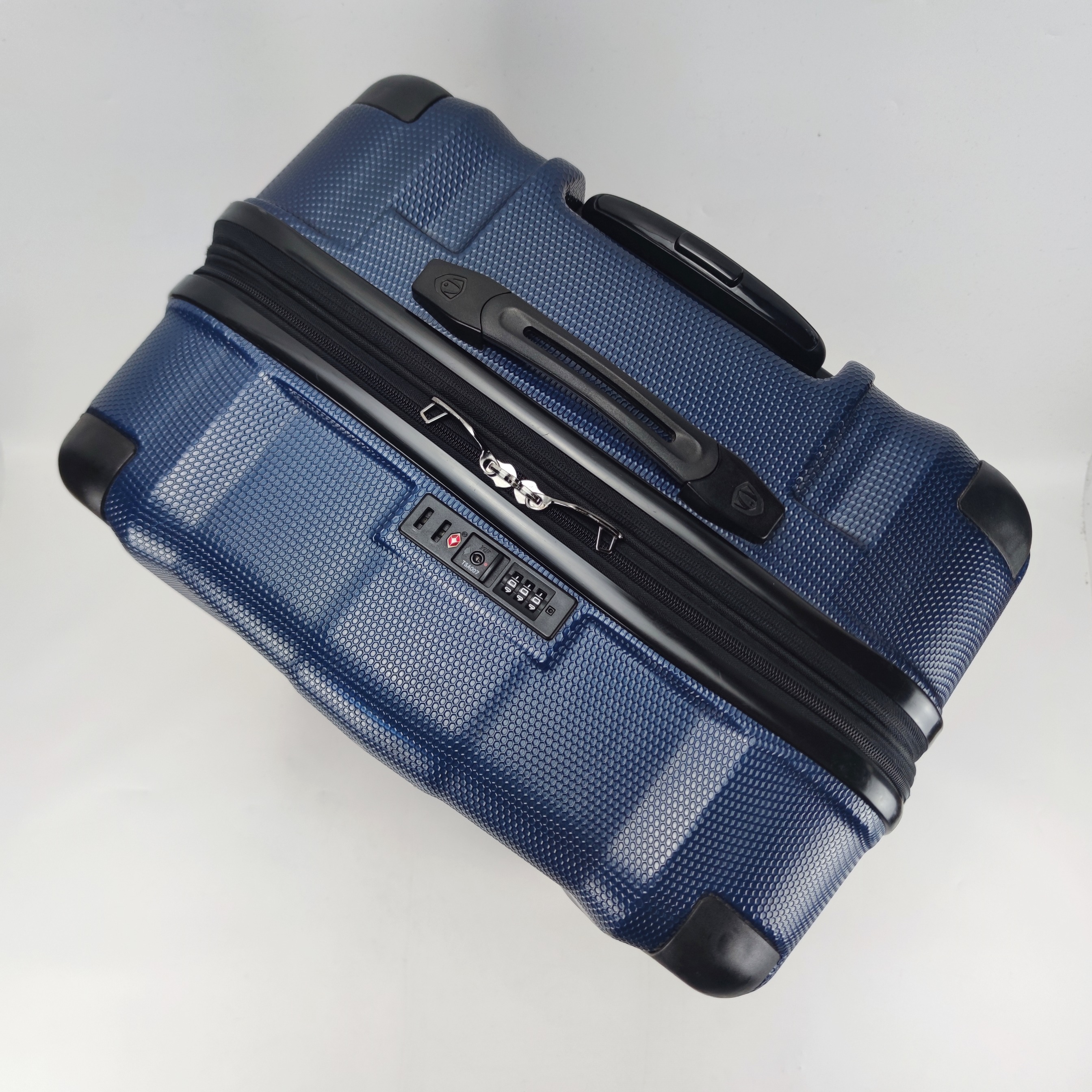 Traveler's Choice Glen Cargo Hardcase Luggage 28 Inch