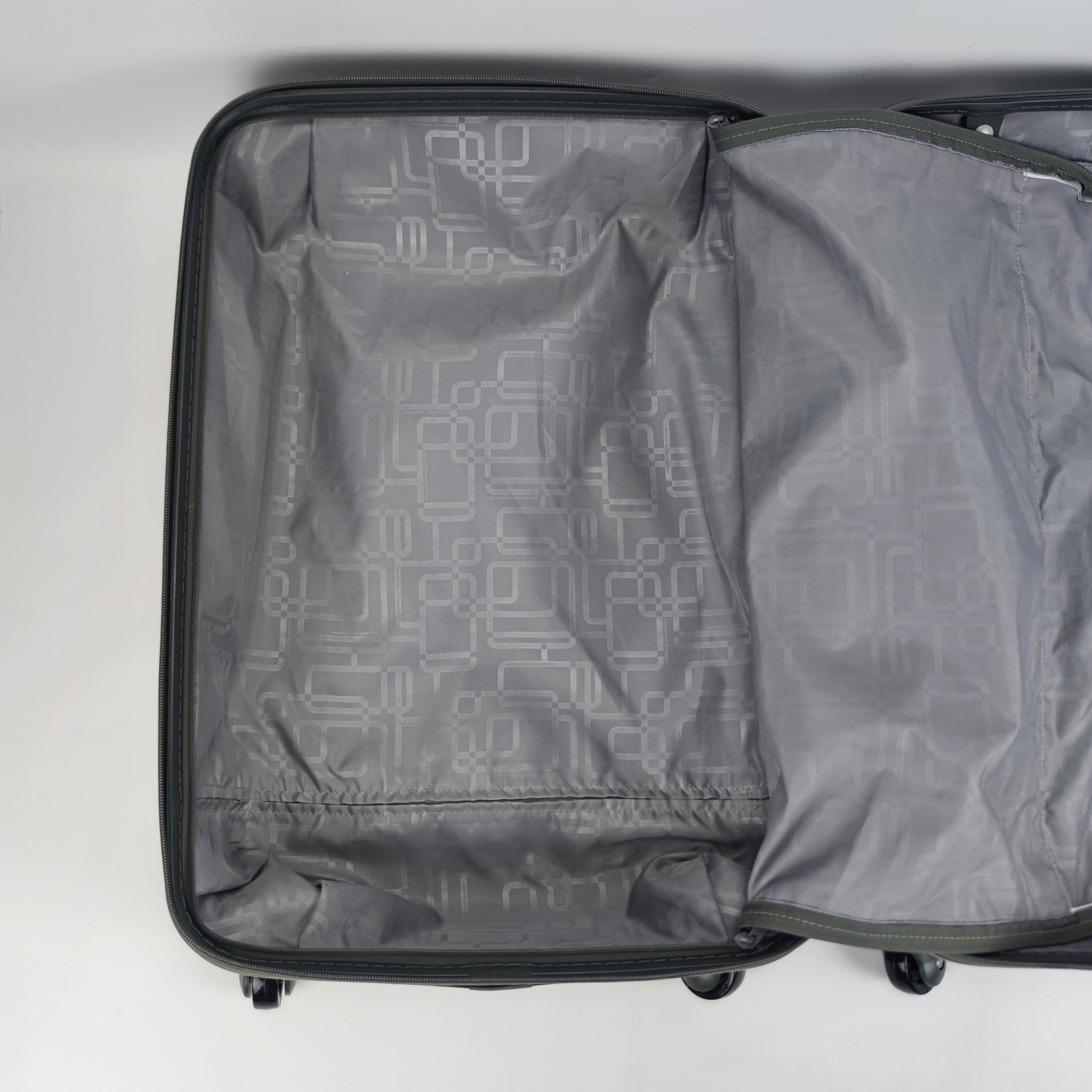American Tourister Prismo Spinner Hardcase Luggage 24 Inch Black✔️