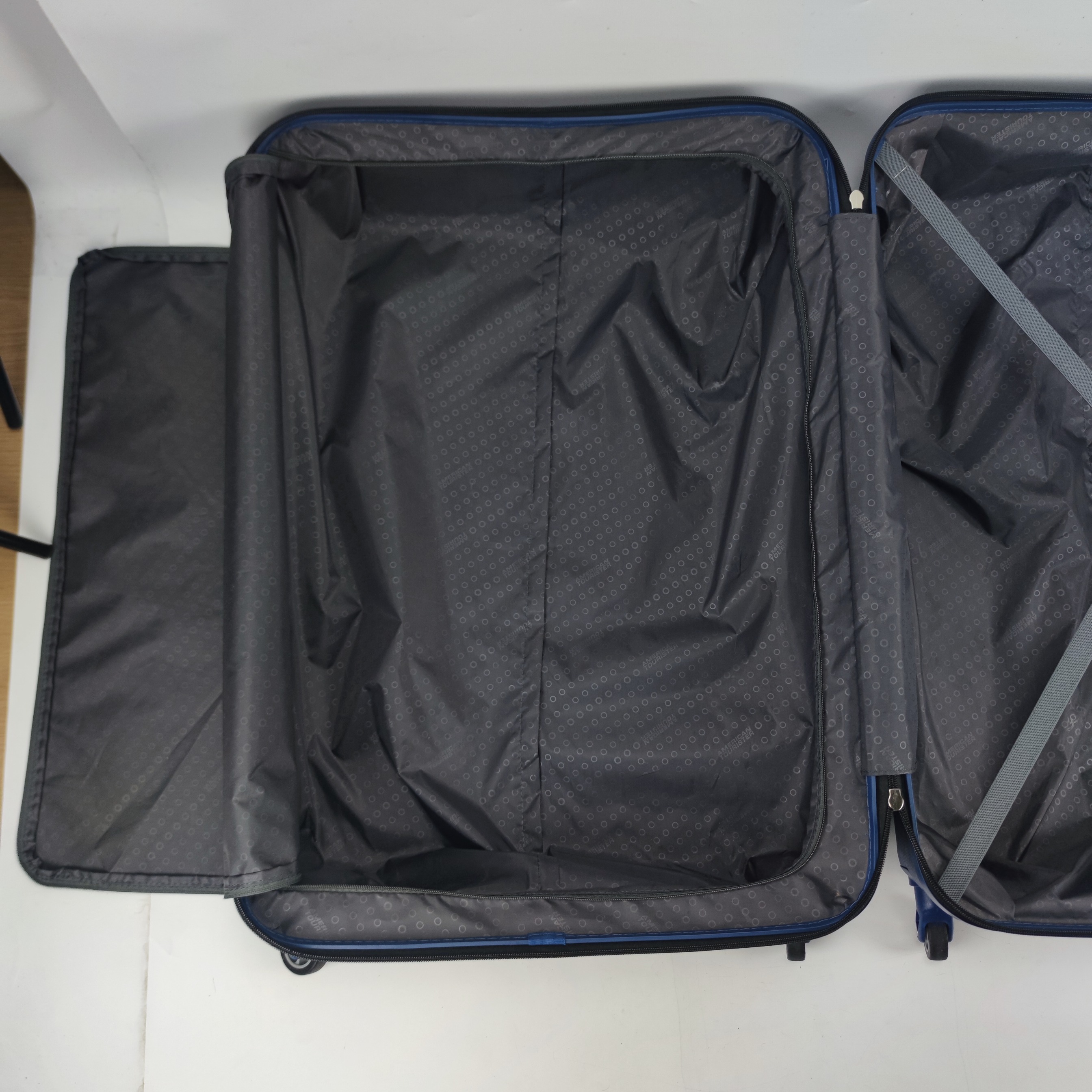 American Tourister Upland Spinner Lightweight Hardcase Luggage 28 Inch Blue✔️