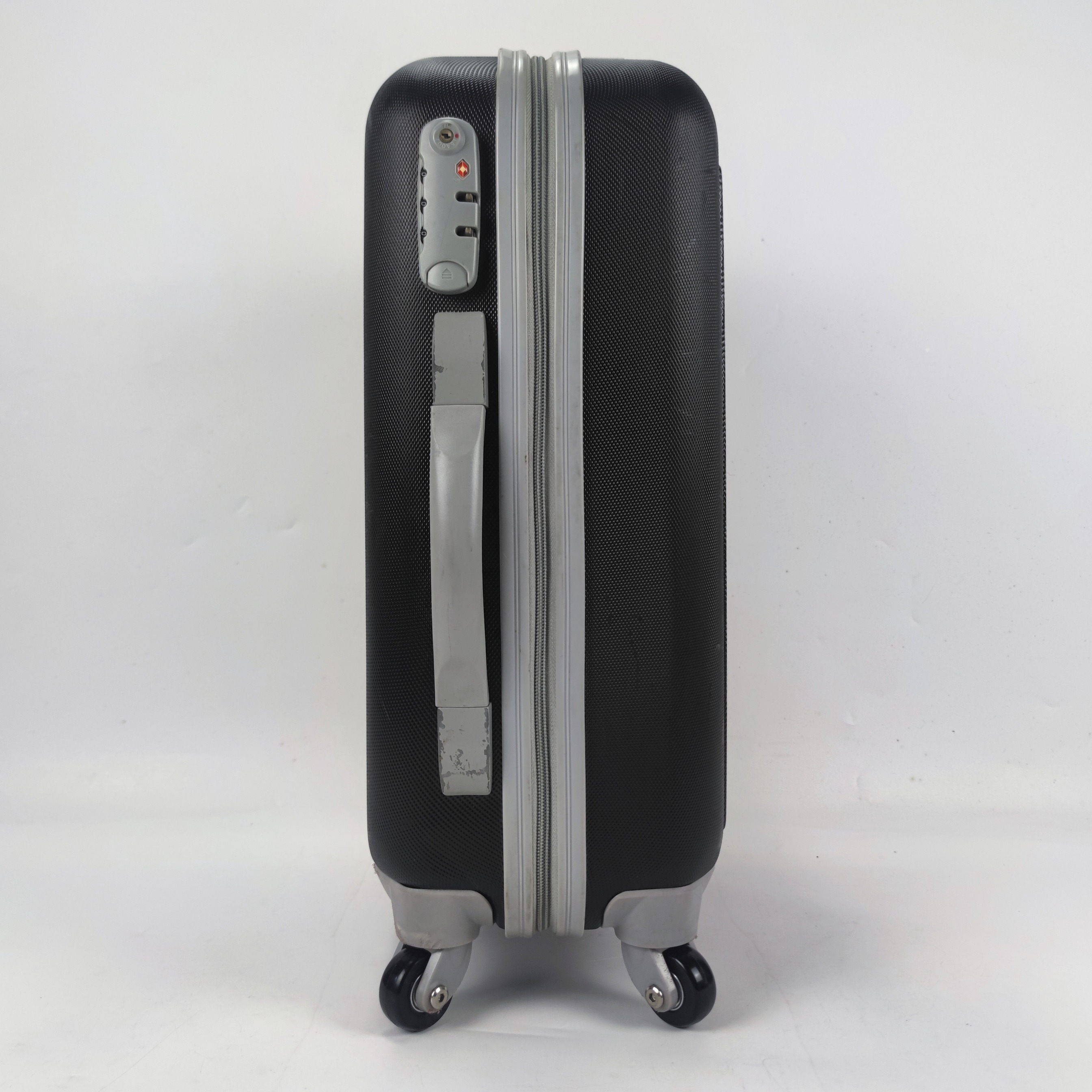 Delsey Leneos Hardcase 20 Inch Black 
