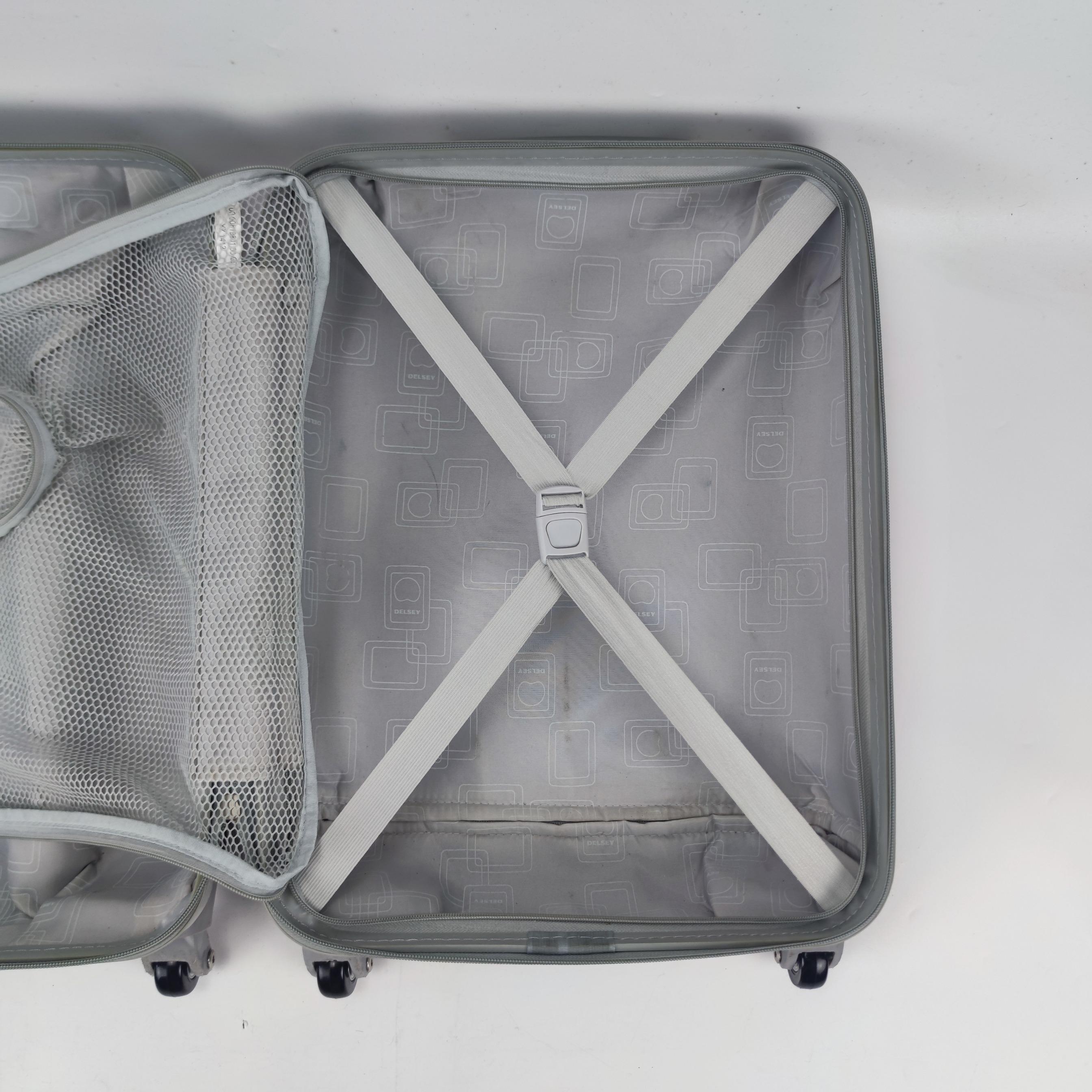 Delsey Leneos Hardcase 20 Inch Black 