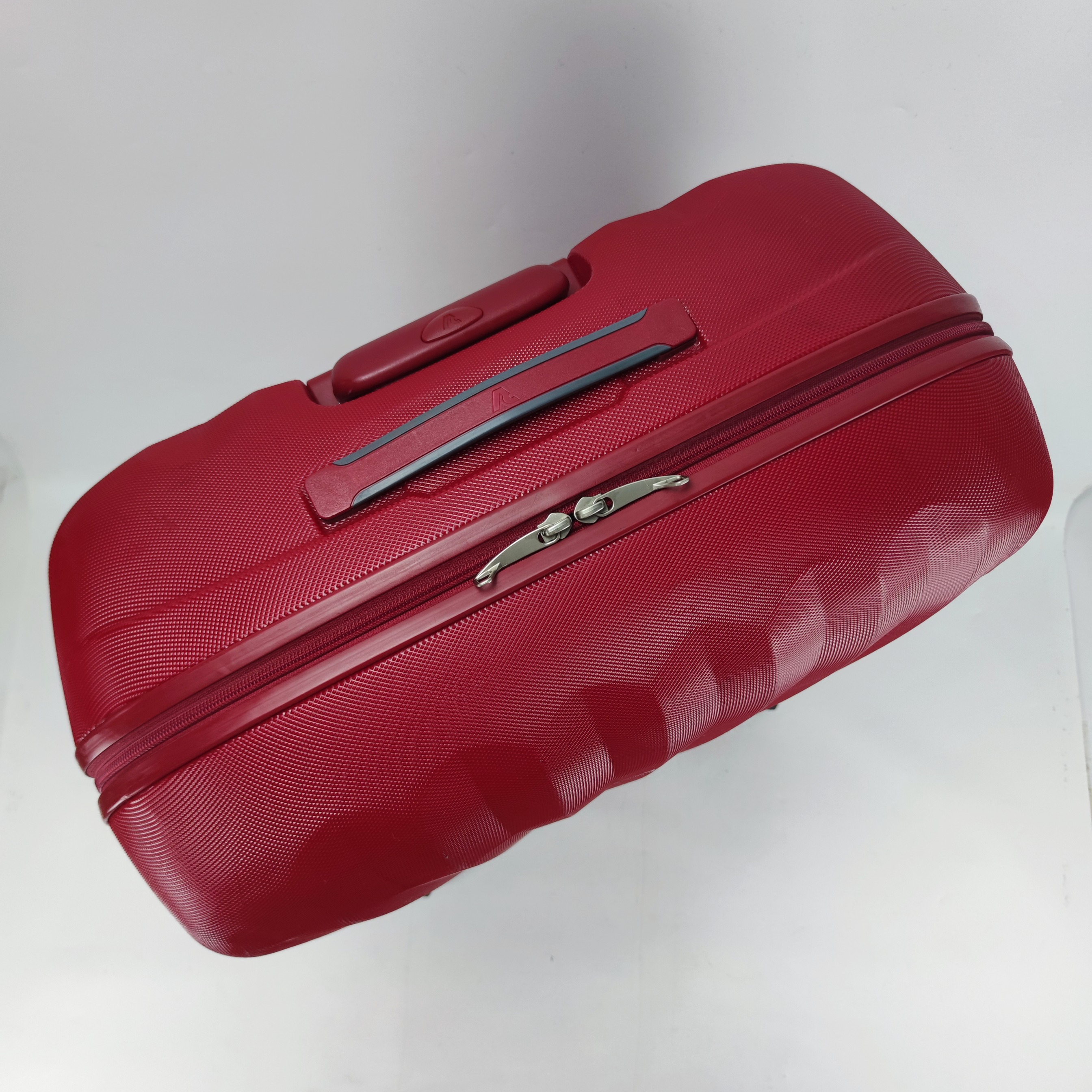 Roncato Uno SL Hardcase Luggage 32 Inch Red✔️