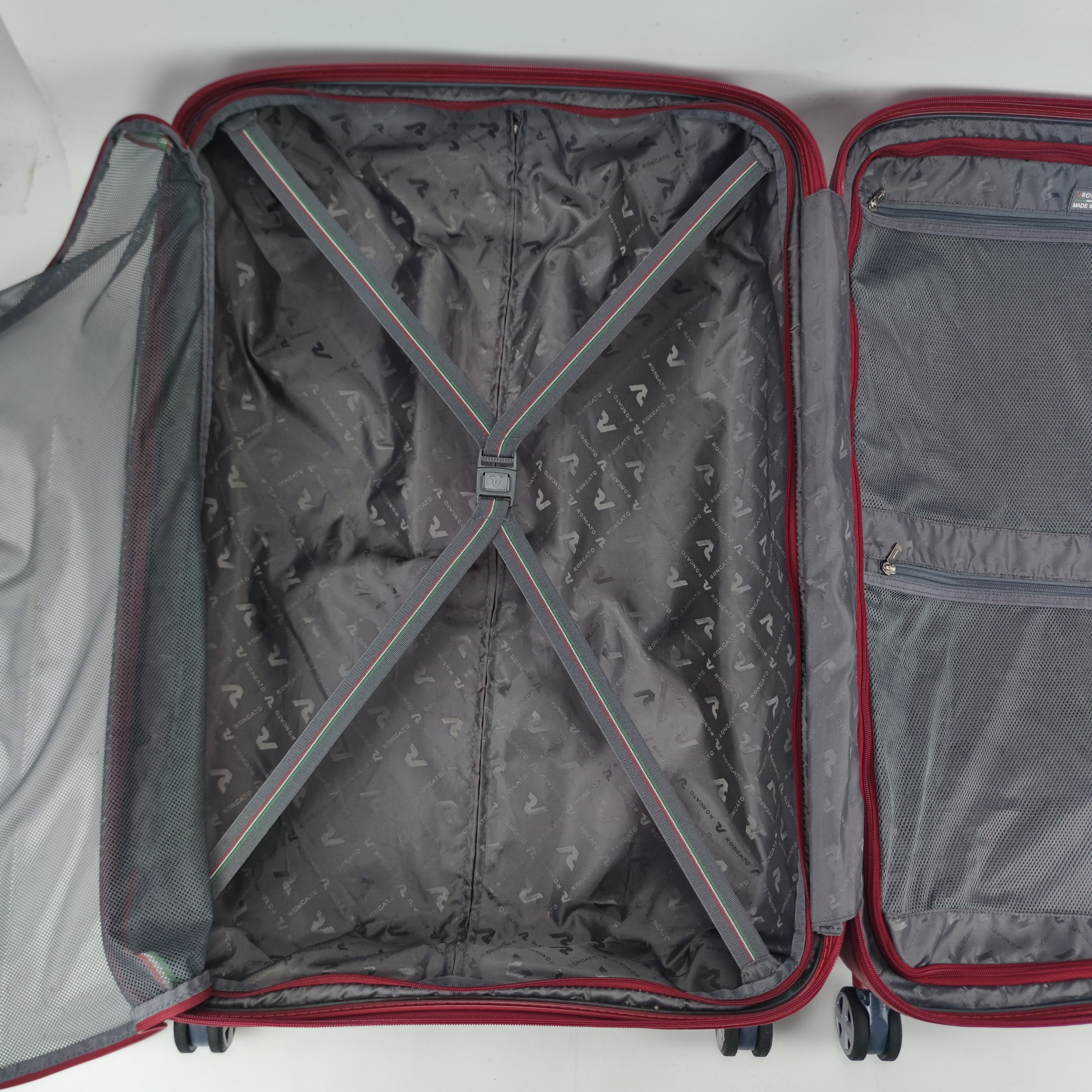 Roncato Uno SL Hardcase Luggage 32 Inch Red✔️