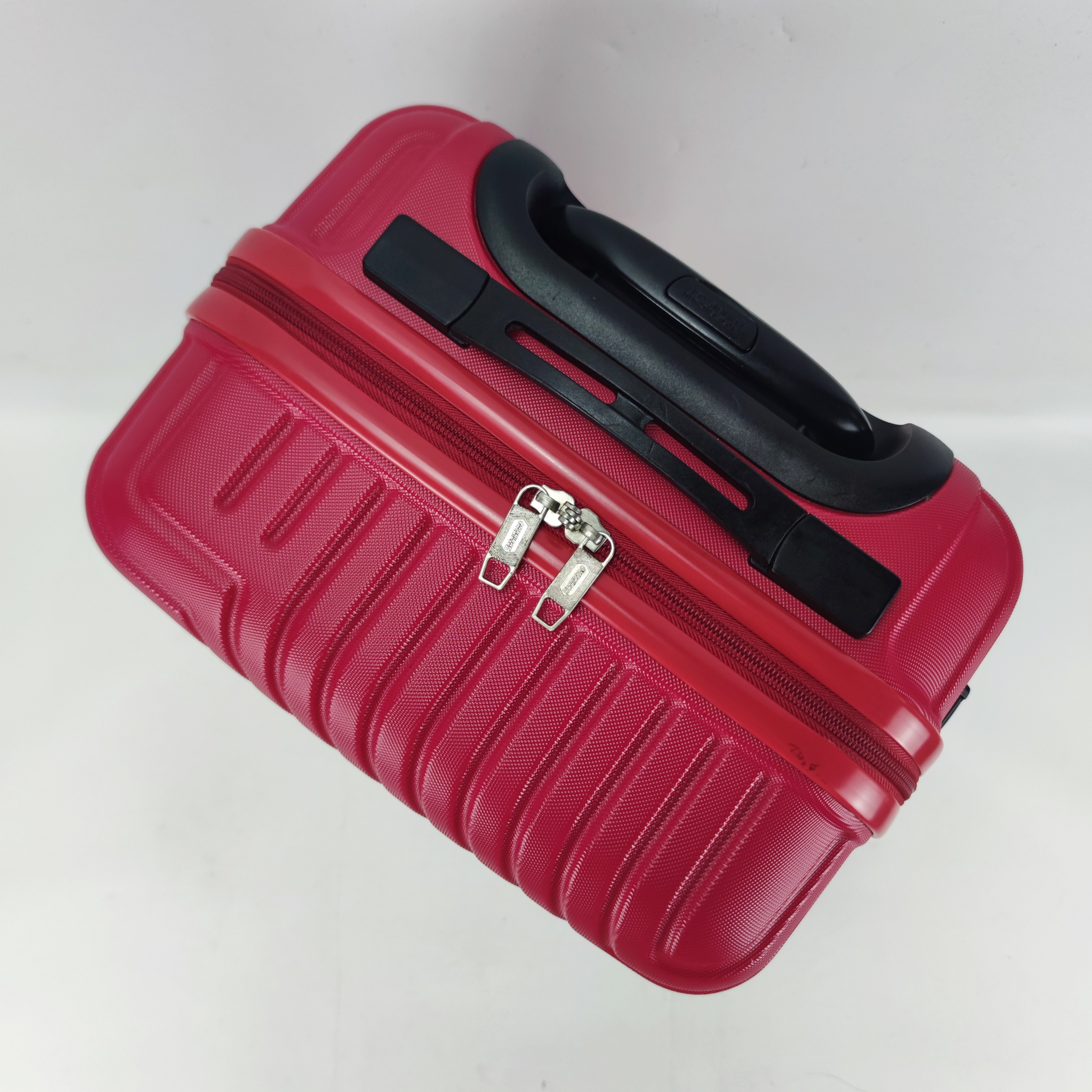 American Tourister Ellen Spinner Hardcase Luggage 20 Inch Red ✔️
