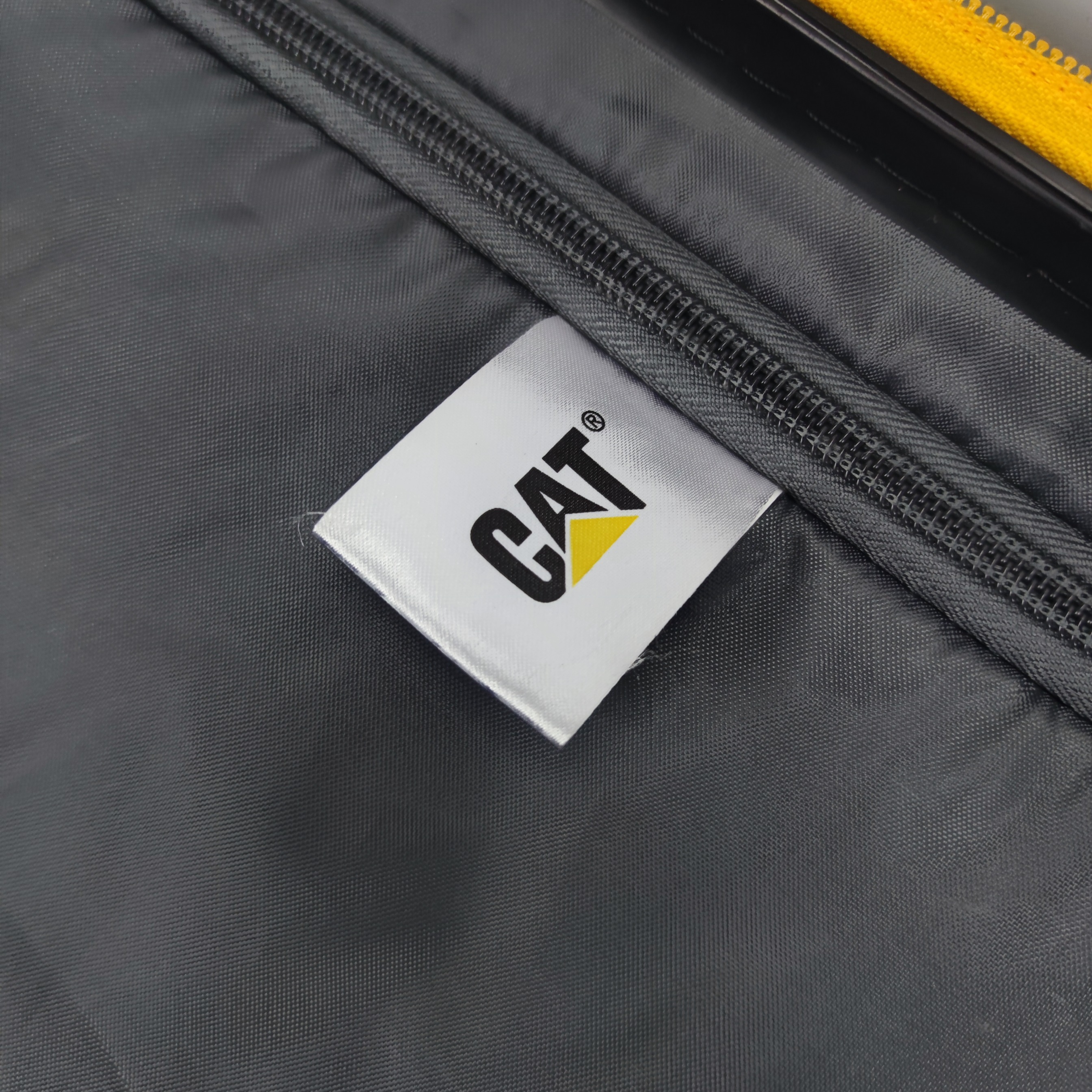 Caterpillar CoolRack Hardcase Luggage 28 Inch Black ⭕