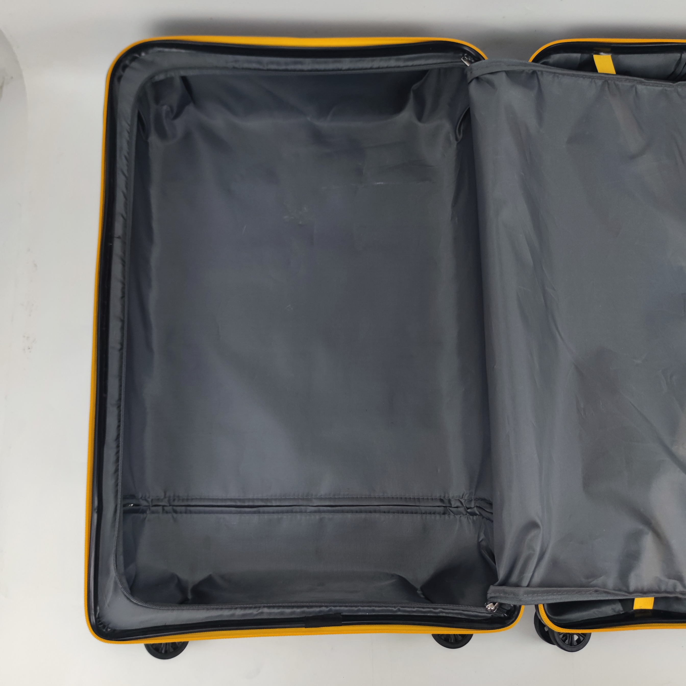 Caterpillar CoolRack Hardcase Luggage 28 Inch Black ⭕