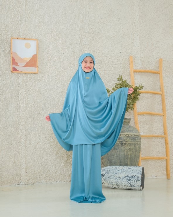 Aisya Prayer Robe - Teen Size