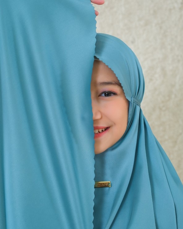 Aisya Prayer Robe - Teen Size