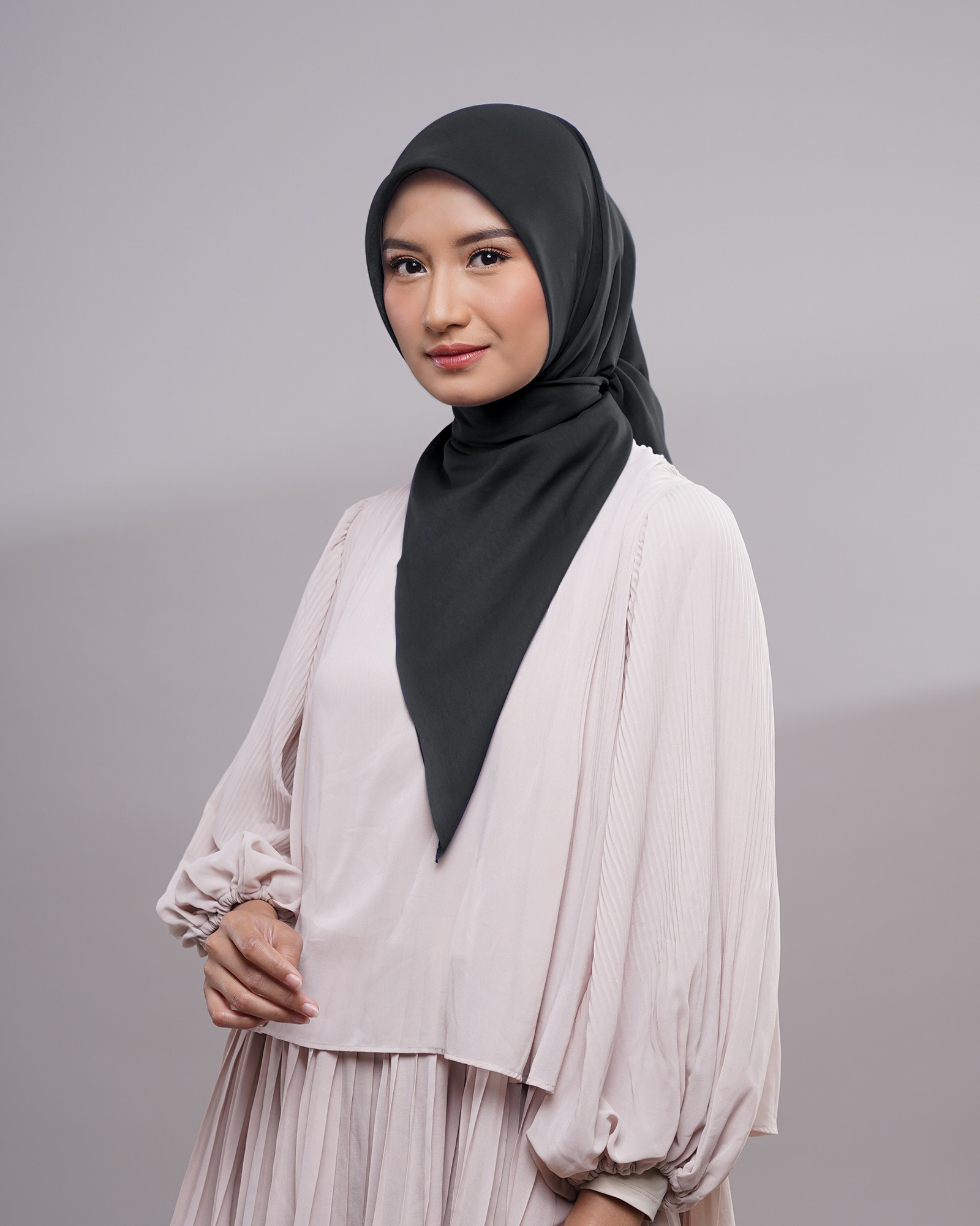 Plain Paris - Hijab Segiempat Paris Jepang Premium Black and White Series