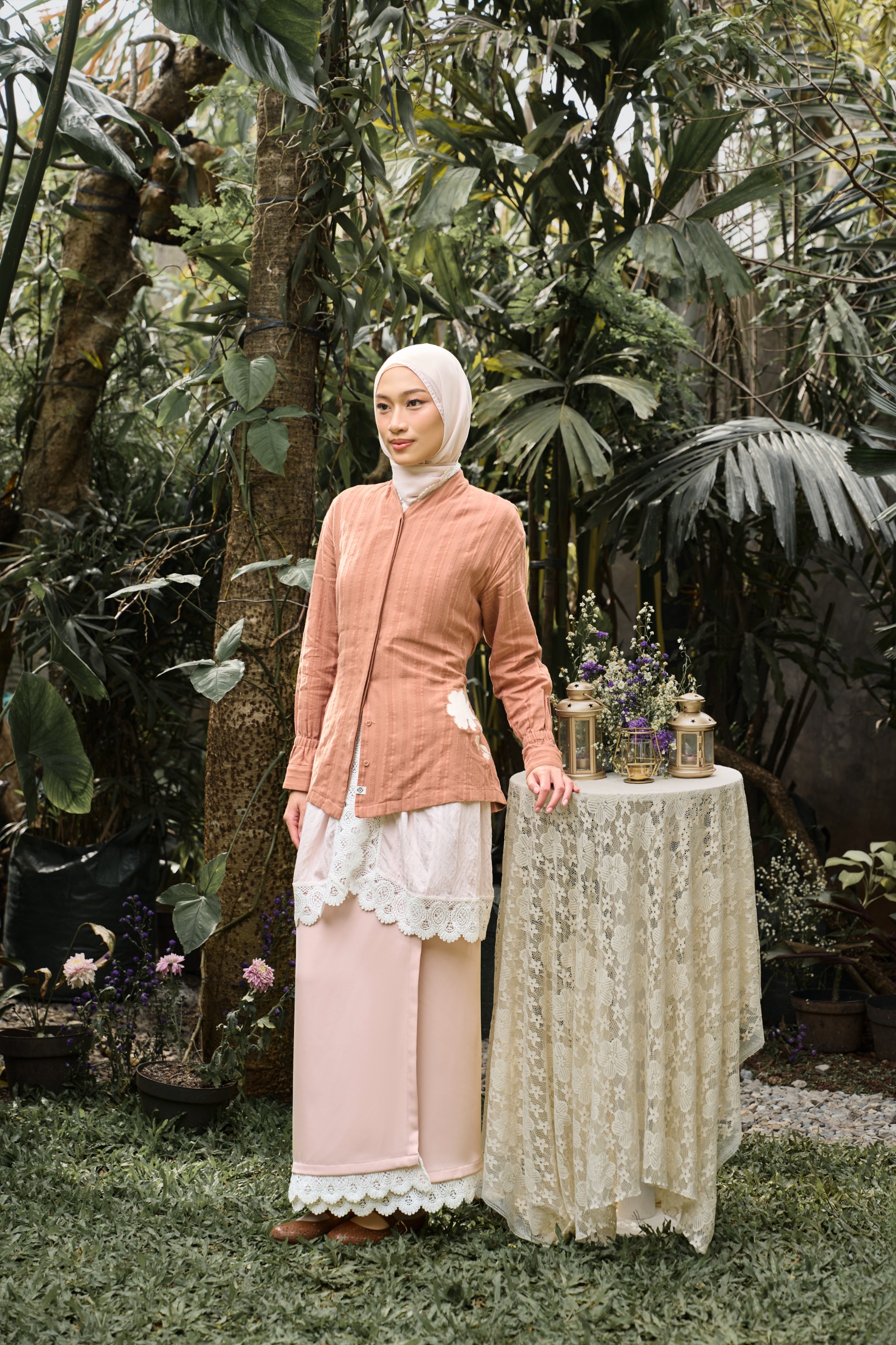 Hanan Top - Kemeja Bordir Bunga