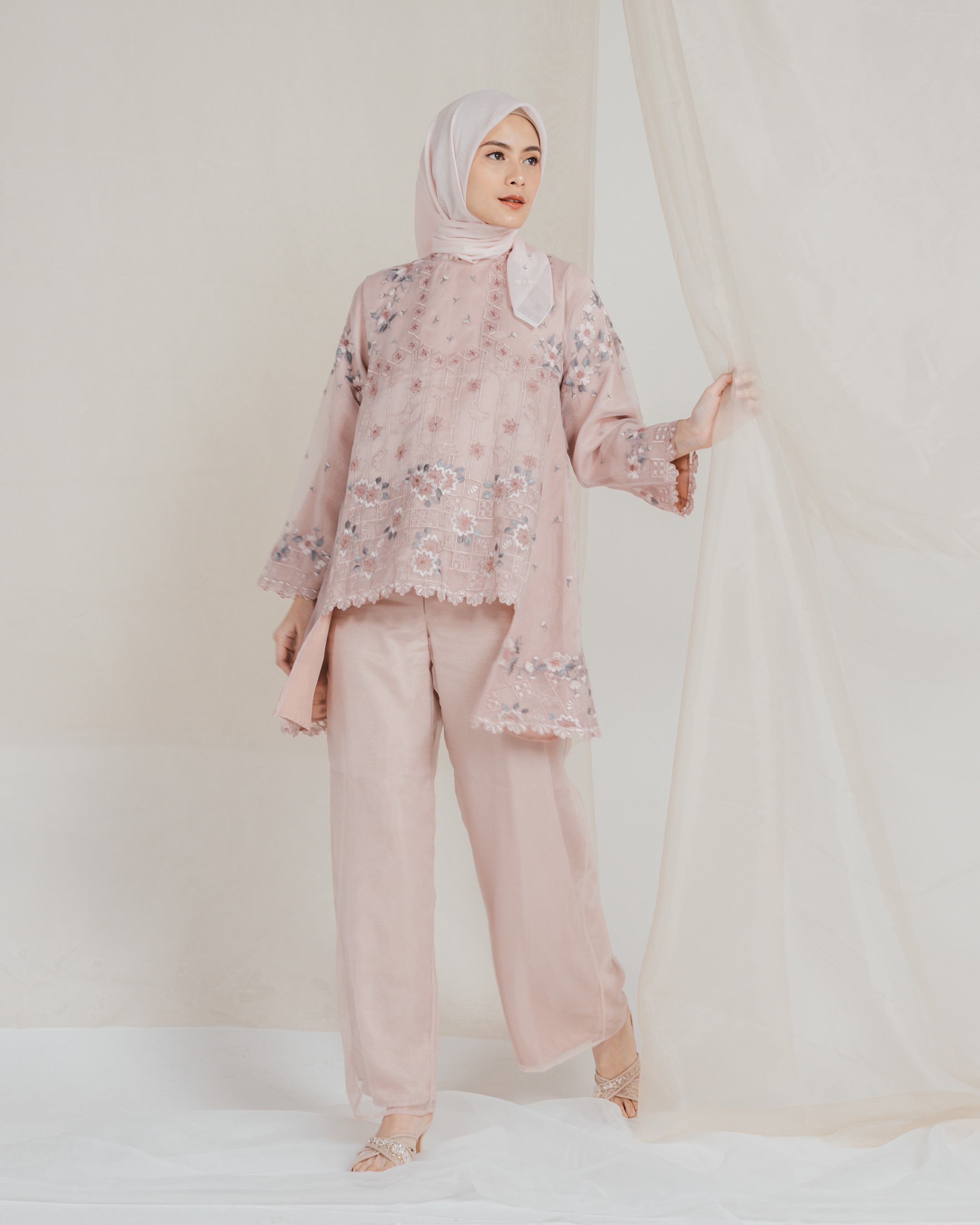 Kazumi Top - Blouse Motif Bunga Sakura Premium