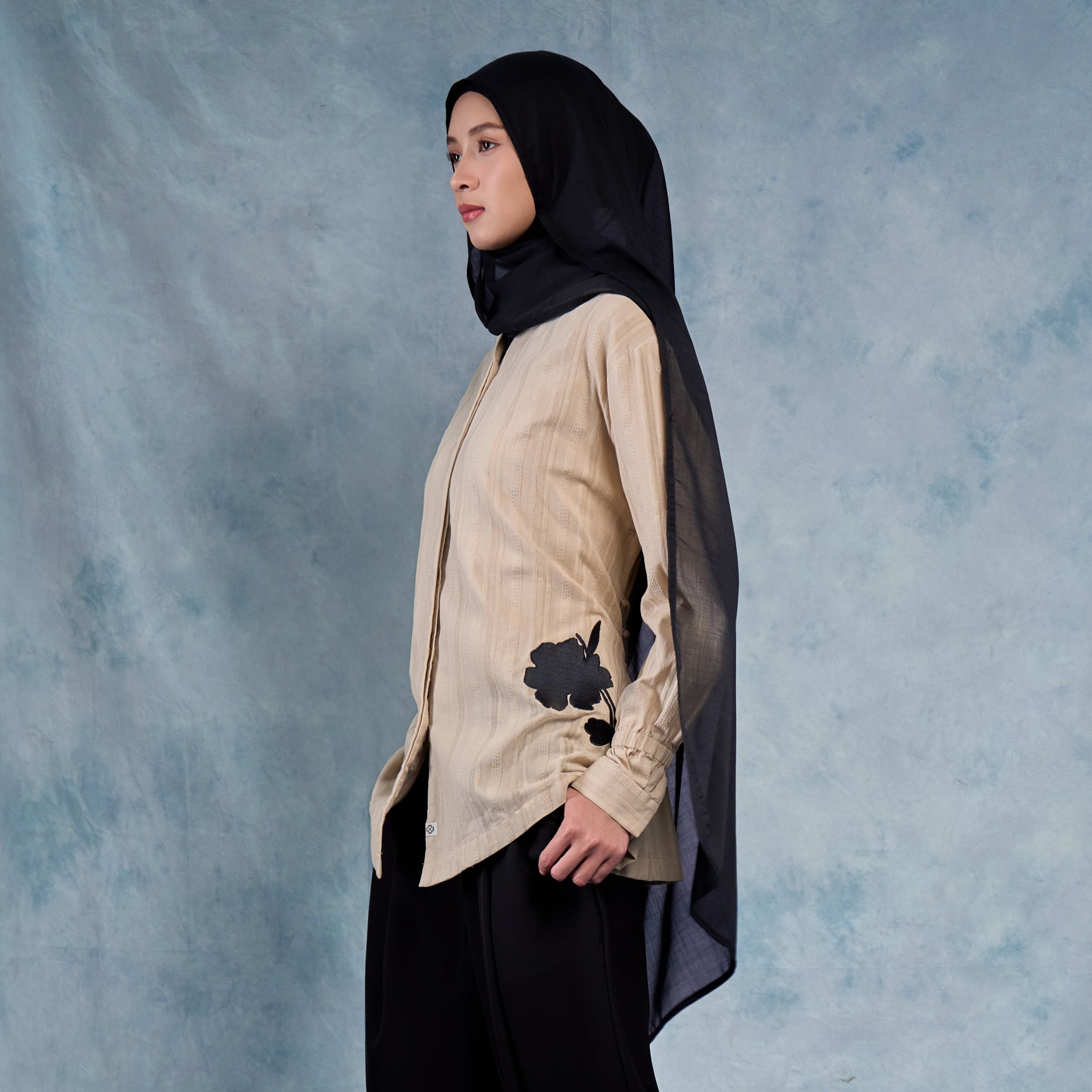 Hanan Top - Kemeja Bordir Bunga