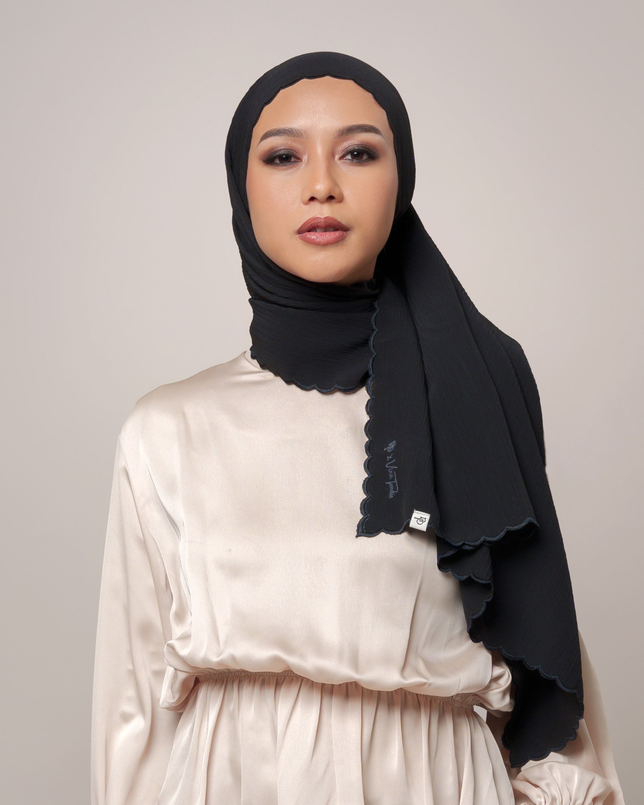 Callyta Scallop Shawl x Vira Tandia - Pashmina Bordir Gelombang