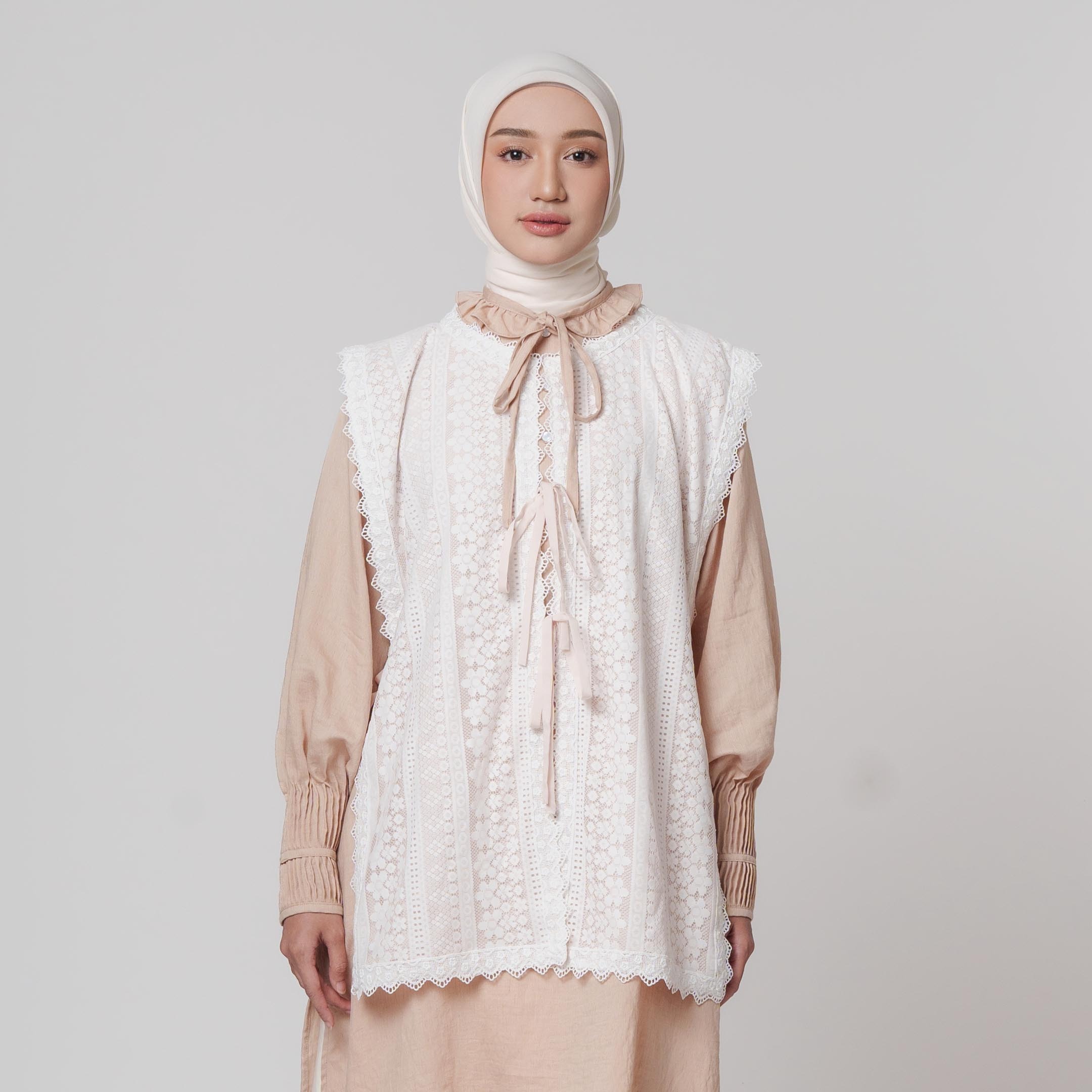 Ilya Vest - Rompi Renda Motif Bunga