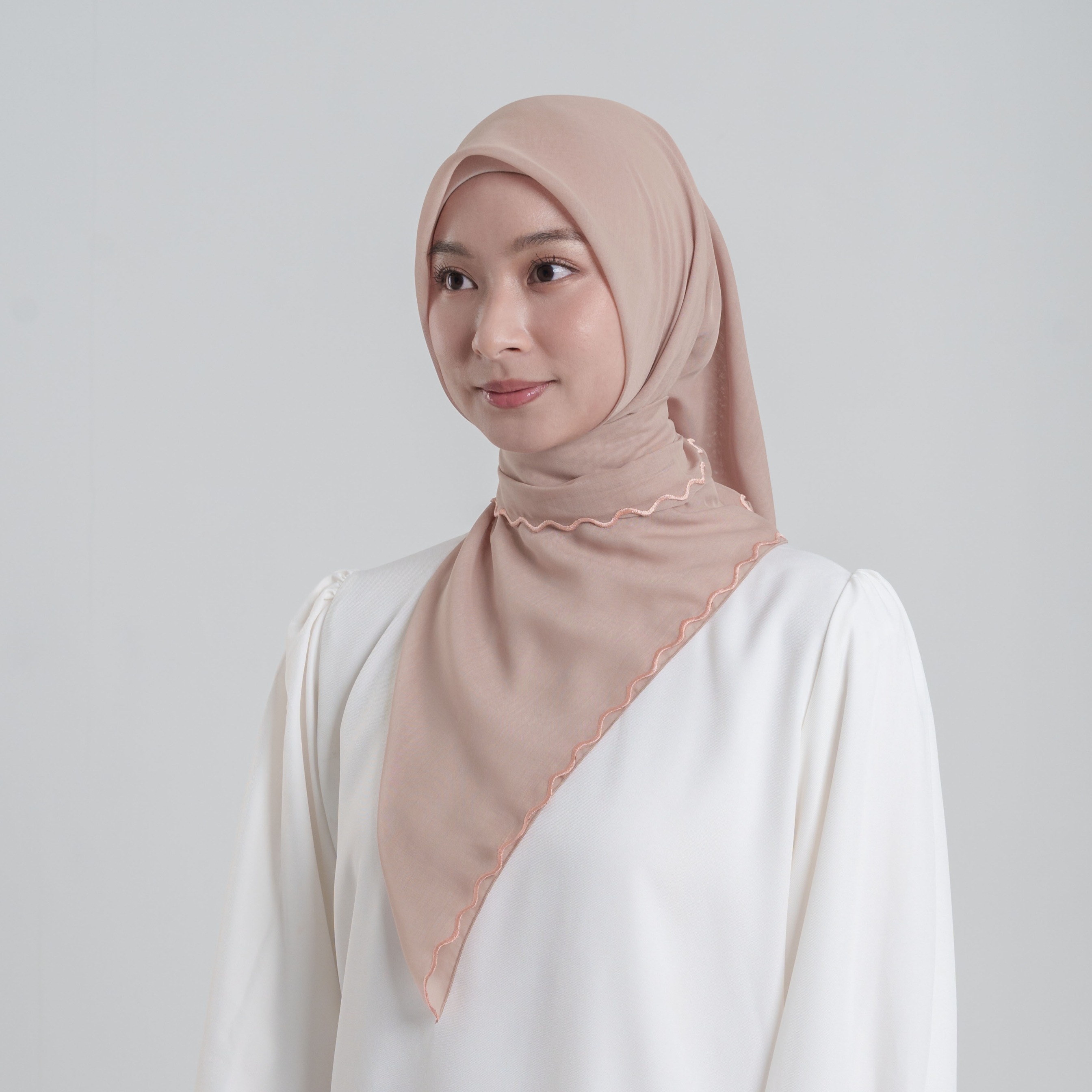 Aryn Embroidery - Hijab Segiempat Bordir Gelombang