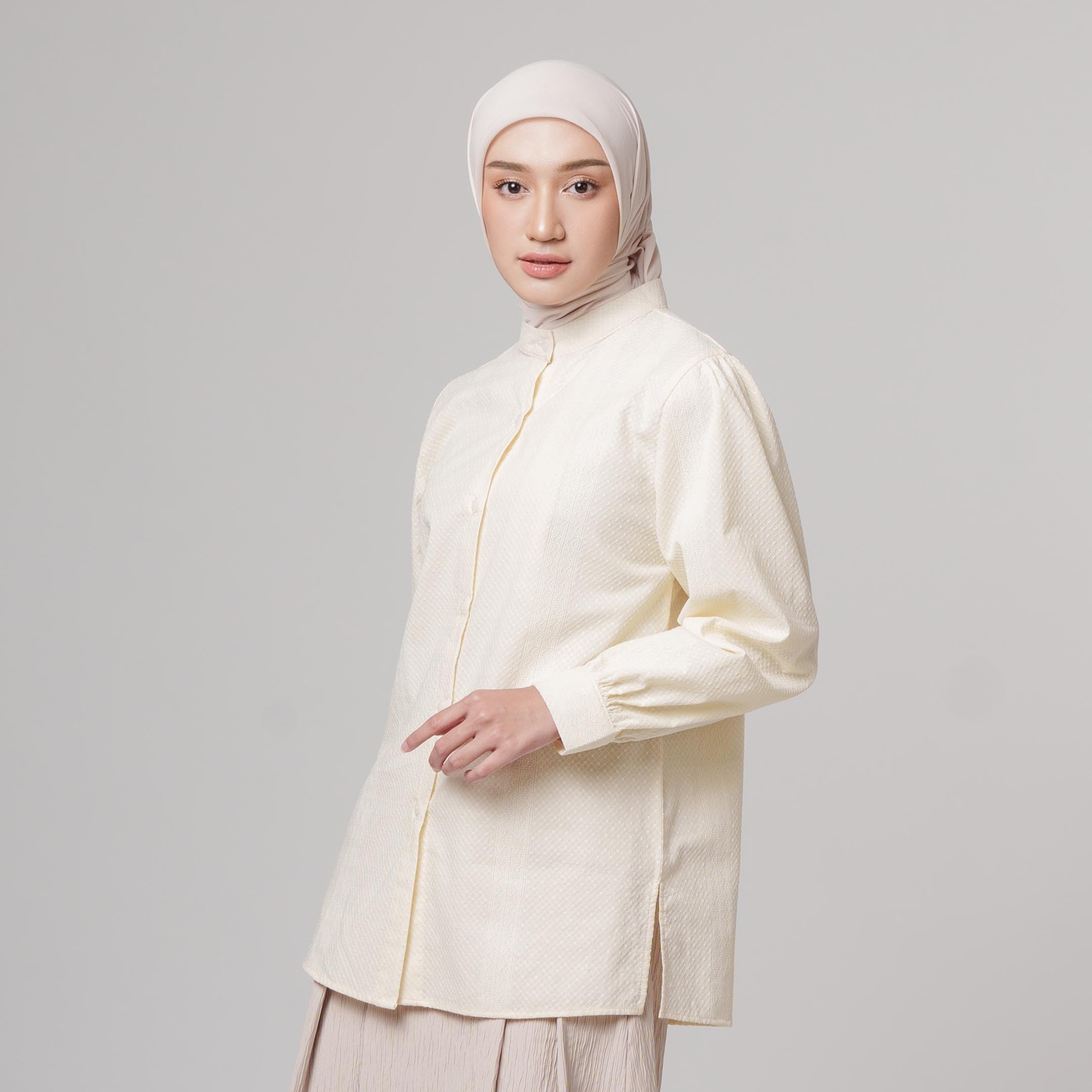 Rayan Top - Kemeja Bordir Wanita