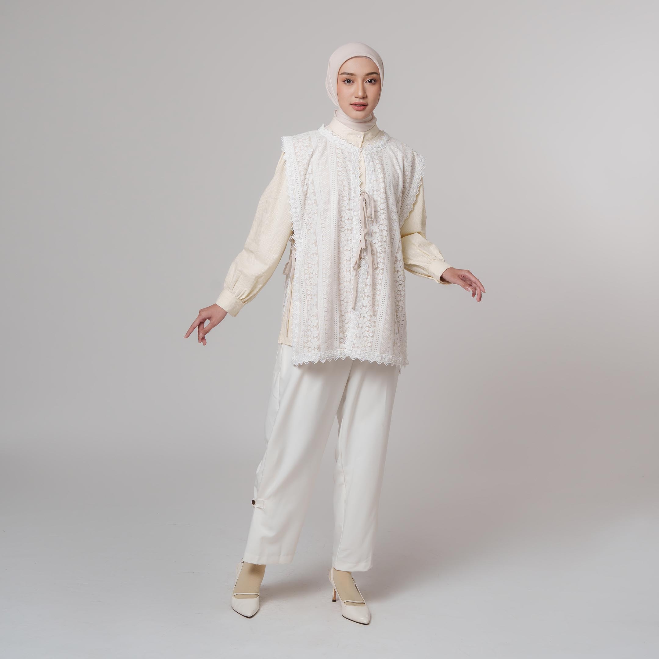 Ilya Vest - Rompi Renda Motif Bunga