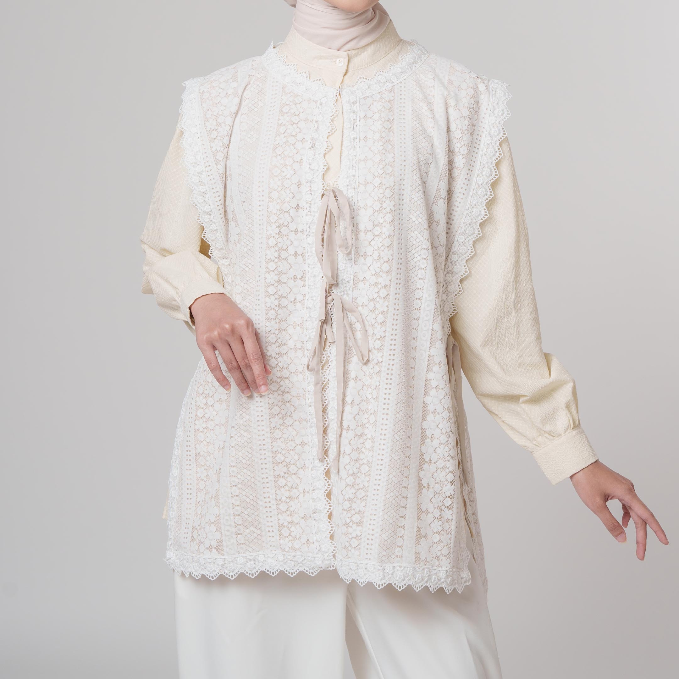 Ilya Vest - Rompi Renda Motif Bunga