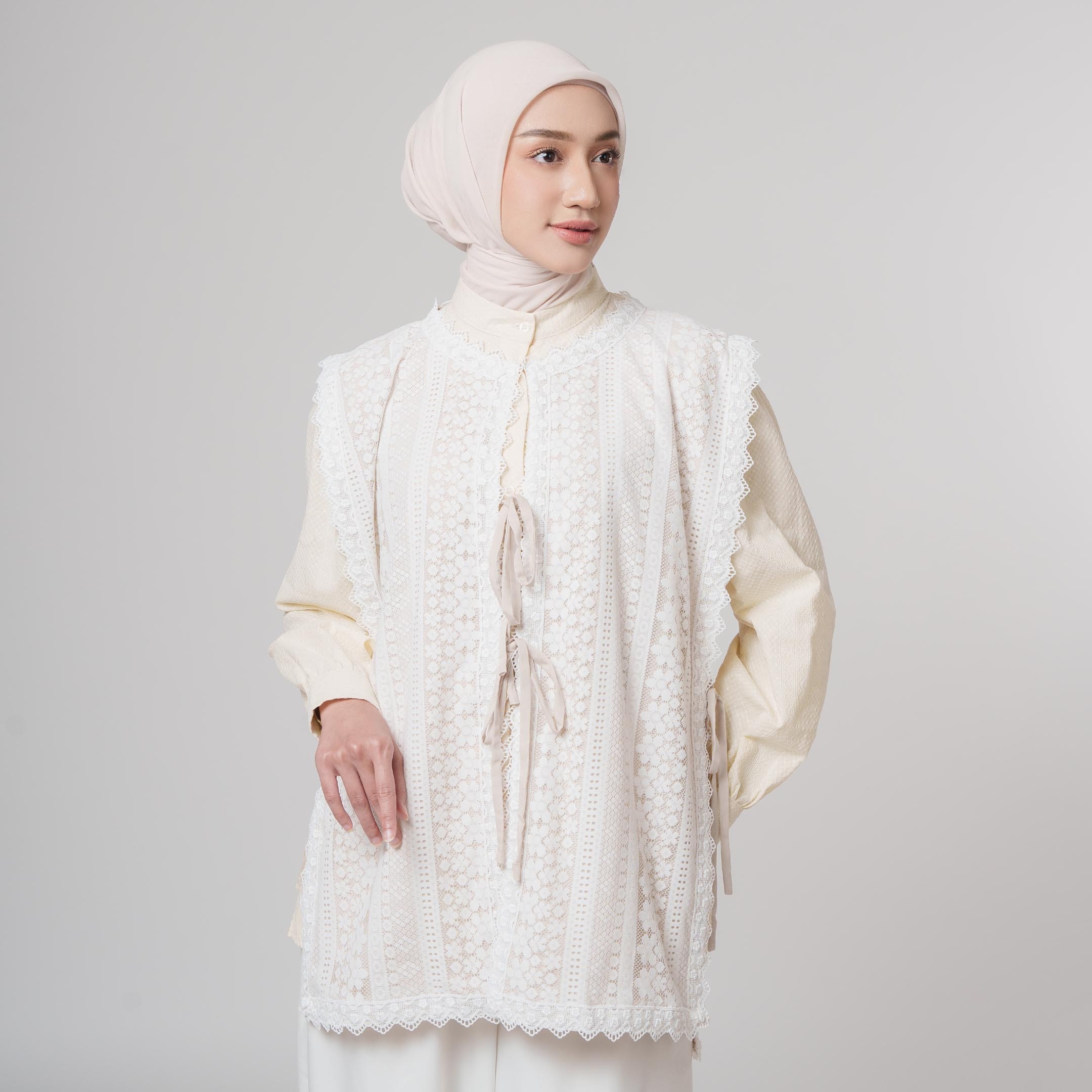 Ilya Vest - Rompi Renda Motif Bunga