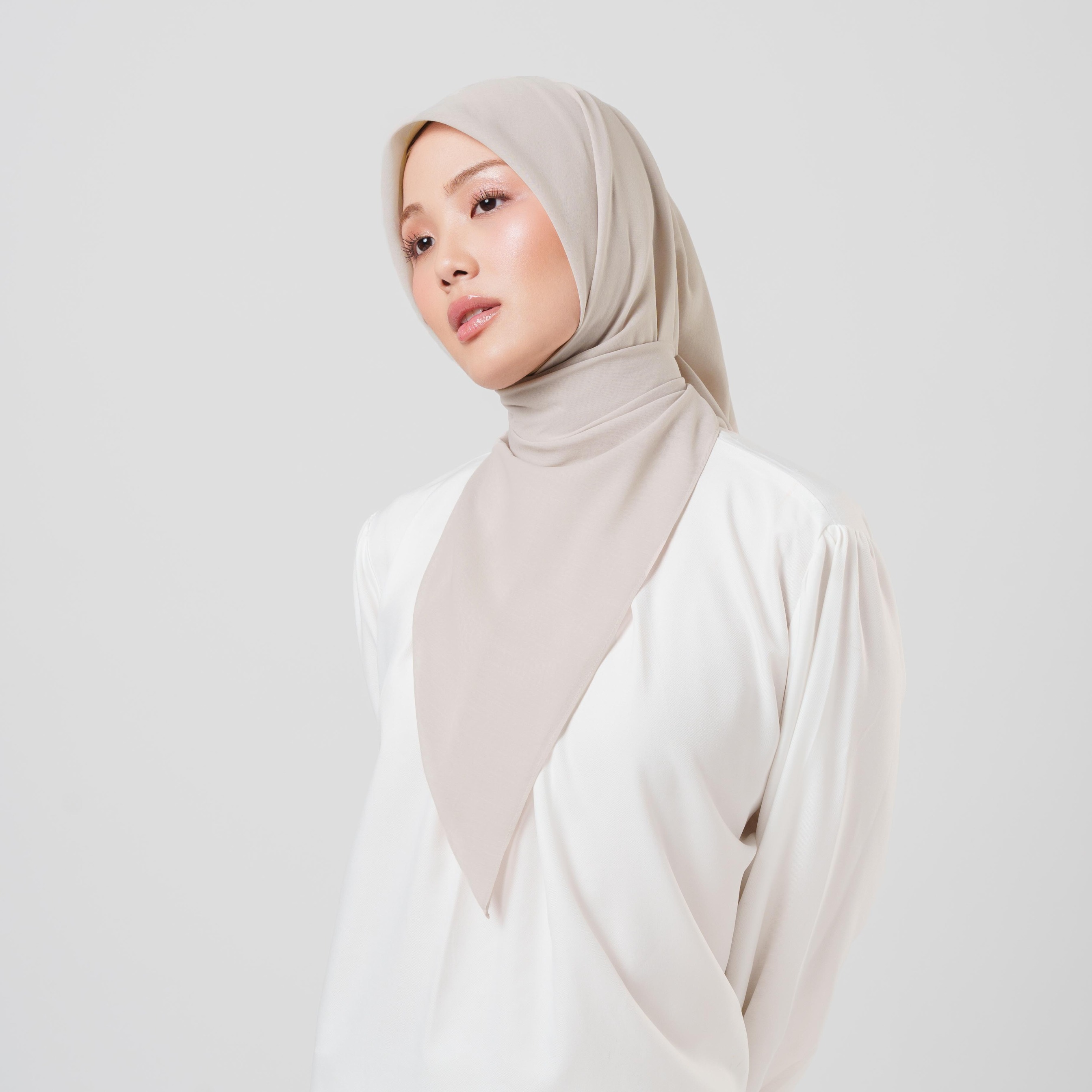 Plain Ultrasoft -  Hijab Segiempat Polos Premium