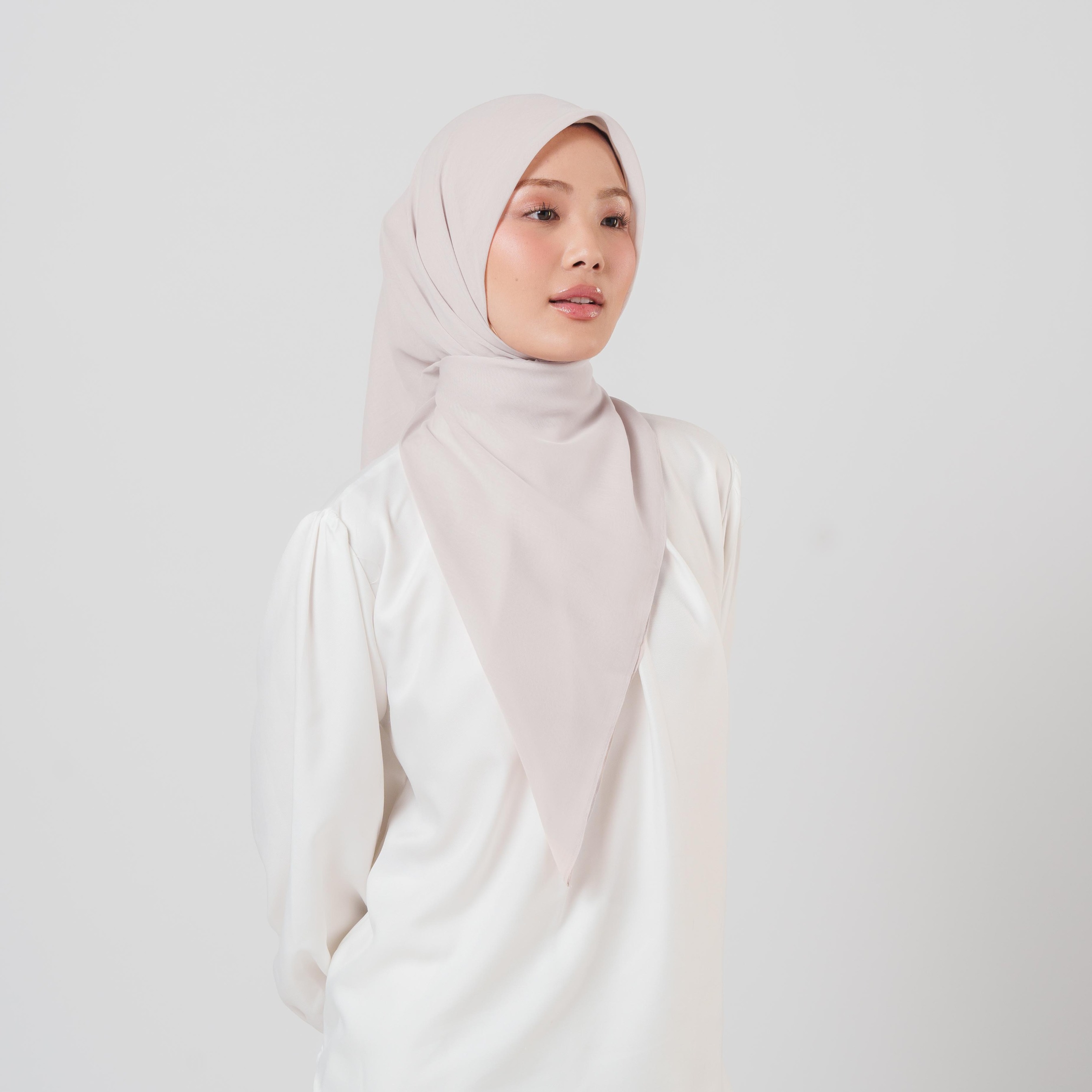 Plain Ultrasoft -  Hijab Segiempat Polos Premium