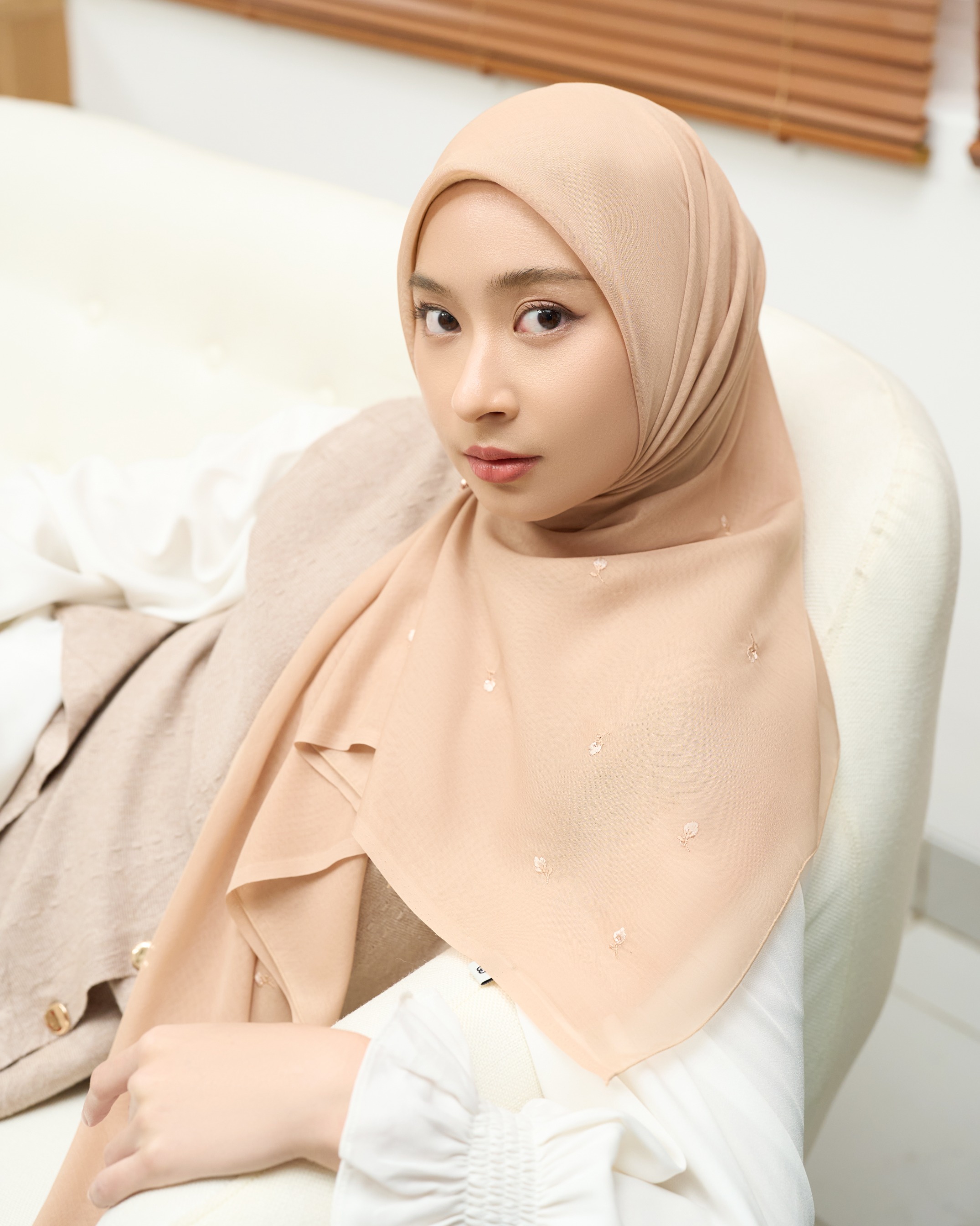 Zyra Embroidery - Hijab Segiempat Bordir Bunga