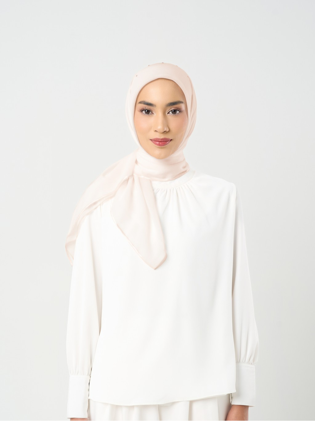 Plain Crystal Line Signature 29 - Hijab Segiempat Bordir Crystal
