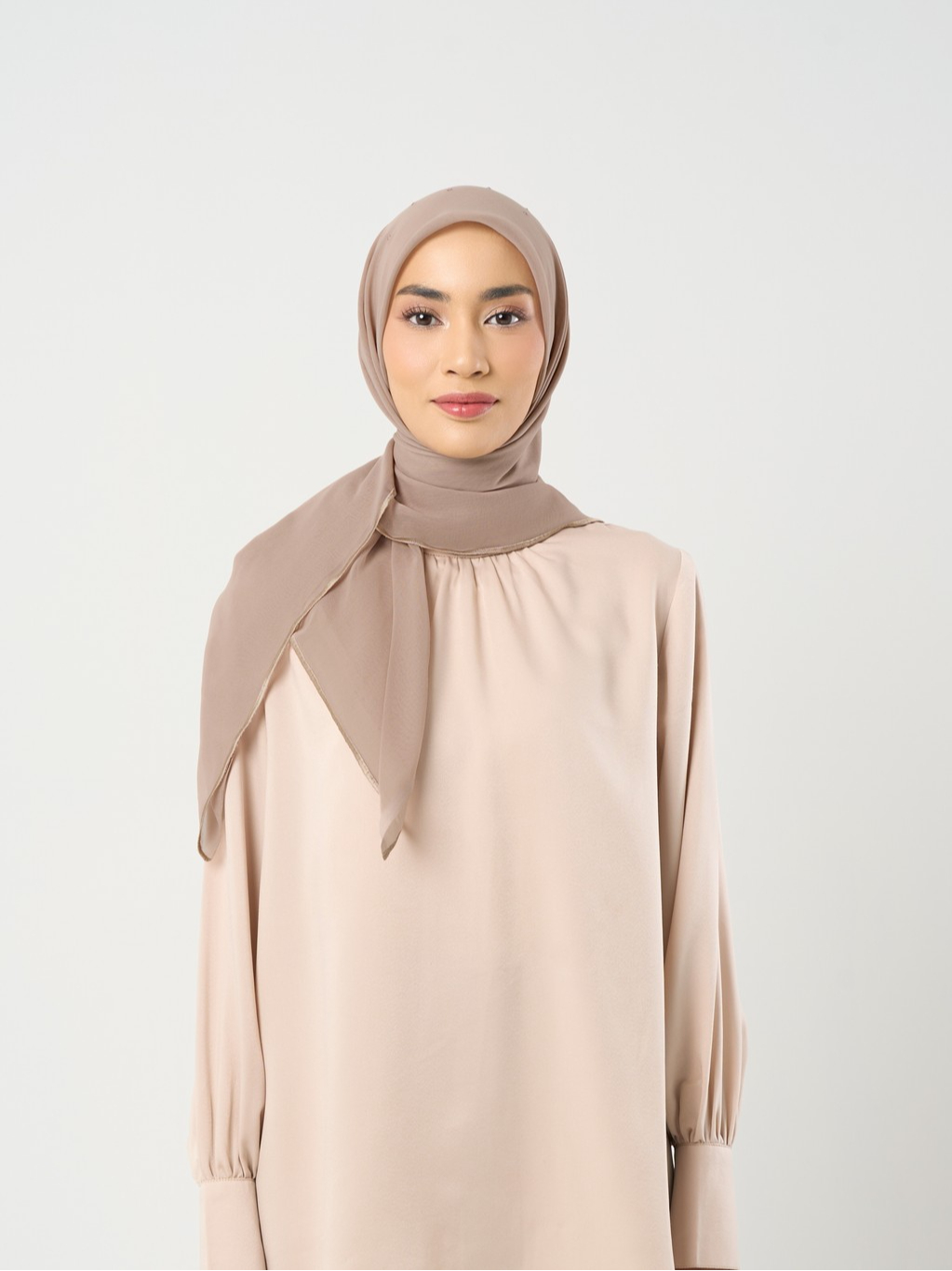 Plain Crystal Line Signature 29 - Hijab Segiempat Bordir Crystal